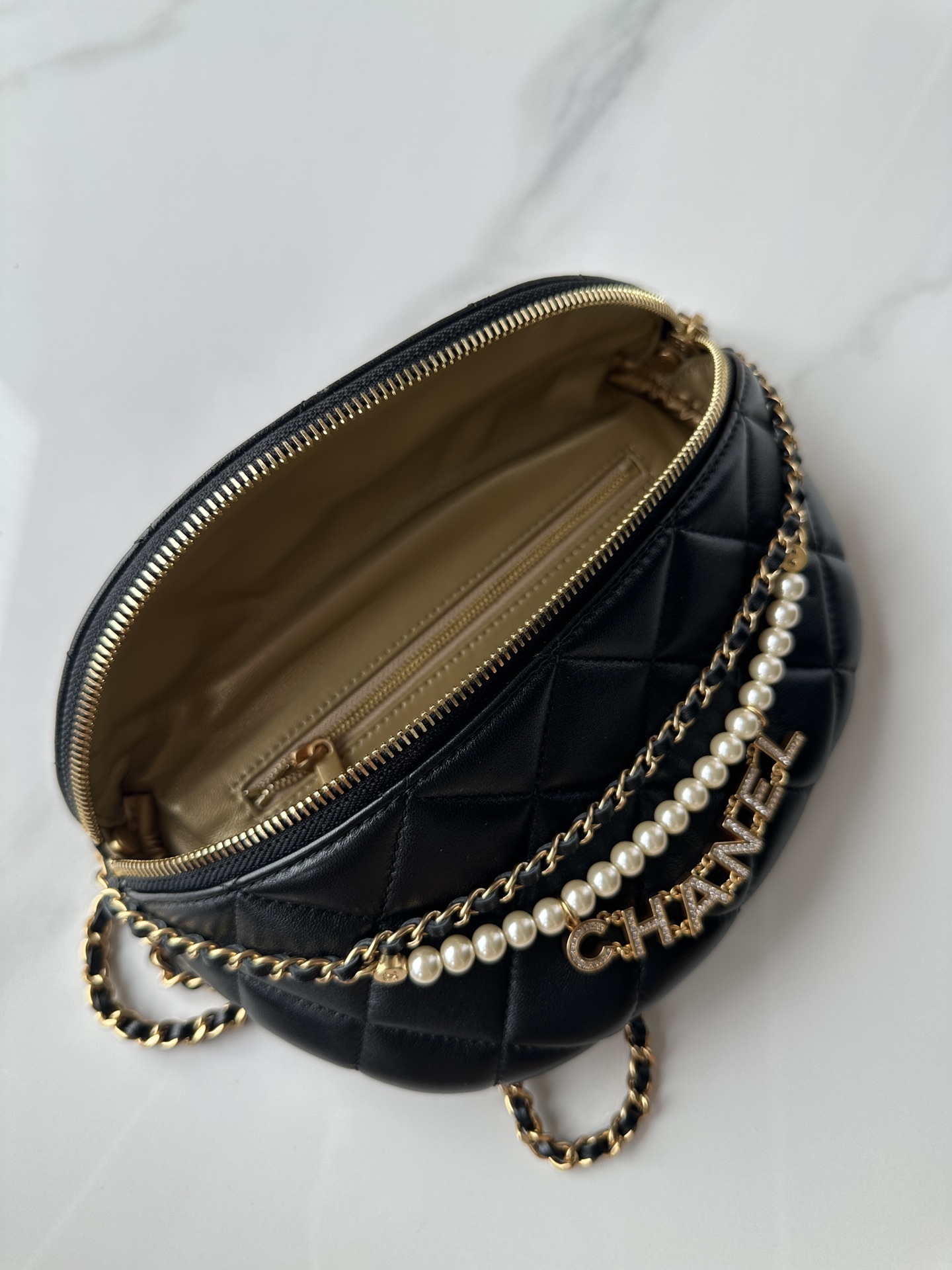 chanel コイン ケーススーパーコピー  優雅 斜め掛けバッグ 本革 レザー AS4991 小遣いバッグ ブラック_2