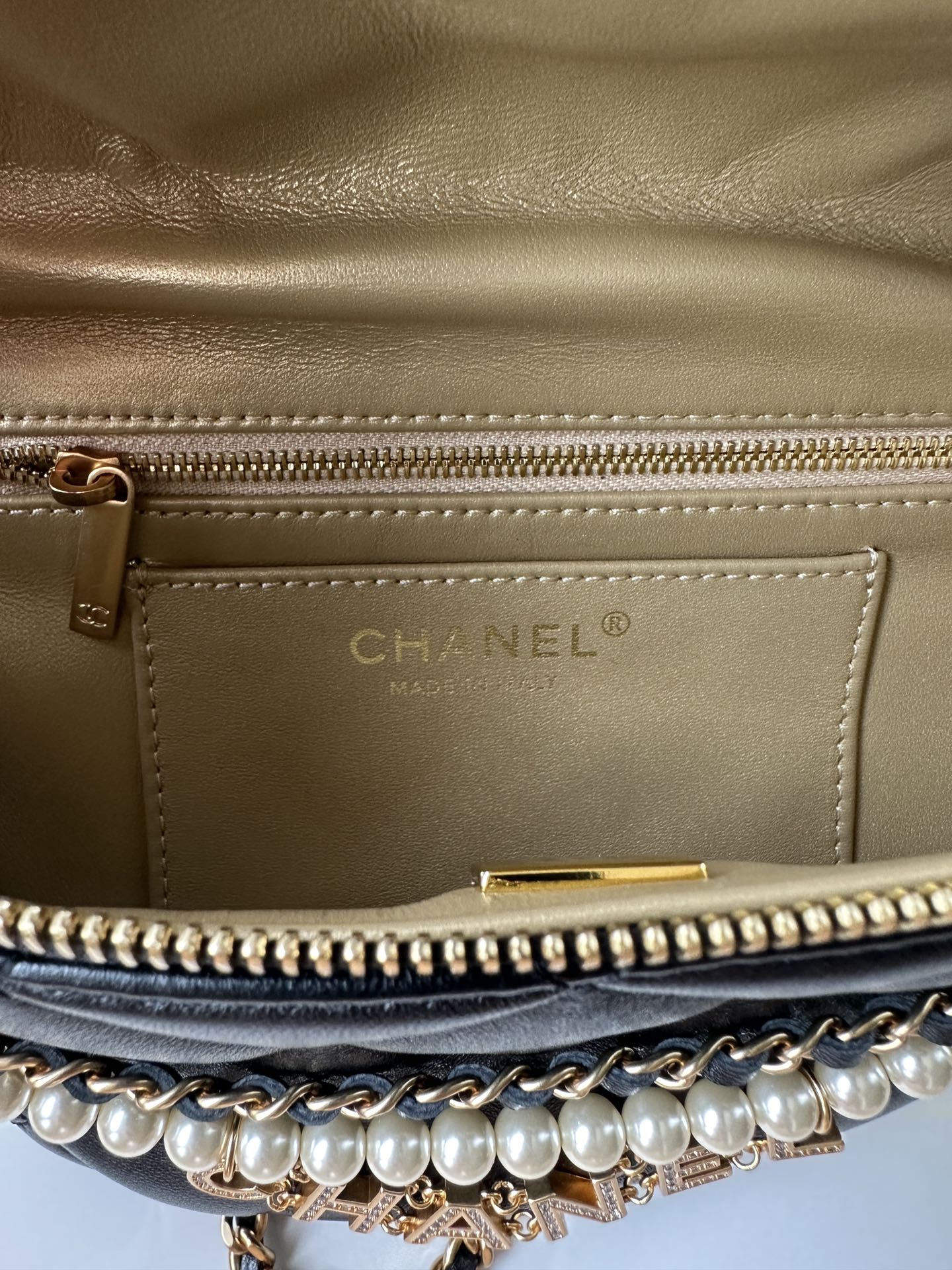 chanel コイン ケーススーパーコピー  優雅 斜め掛けバッグ 本革 レザー AS4991 小遣いバッグ ブラック_8