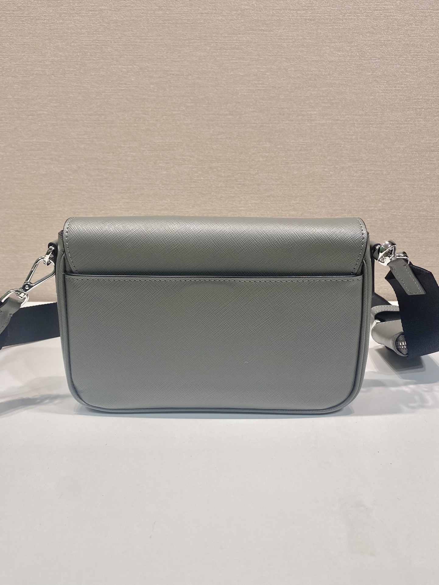 人気流行品 プラダ バッグ ヨドバシコピー 斜め掛けバッグ レザー 本革 調整可 シンプル グレイ_5