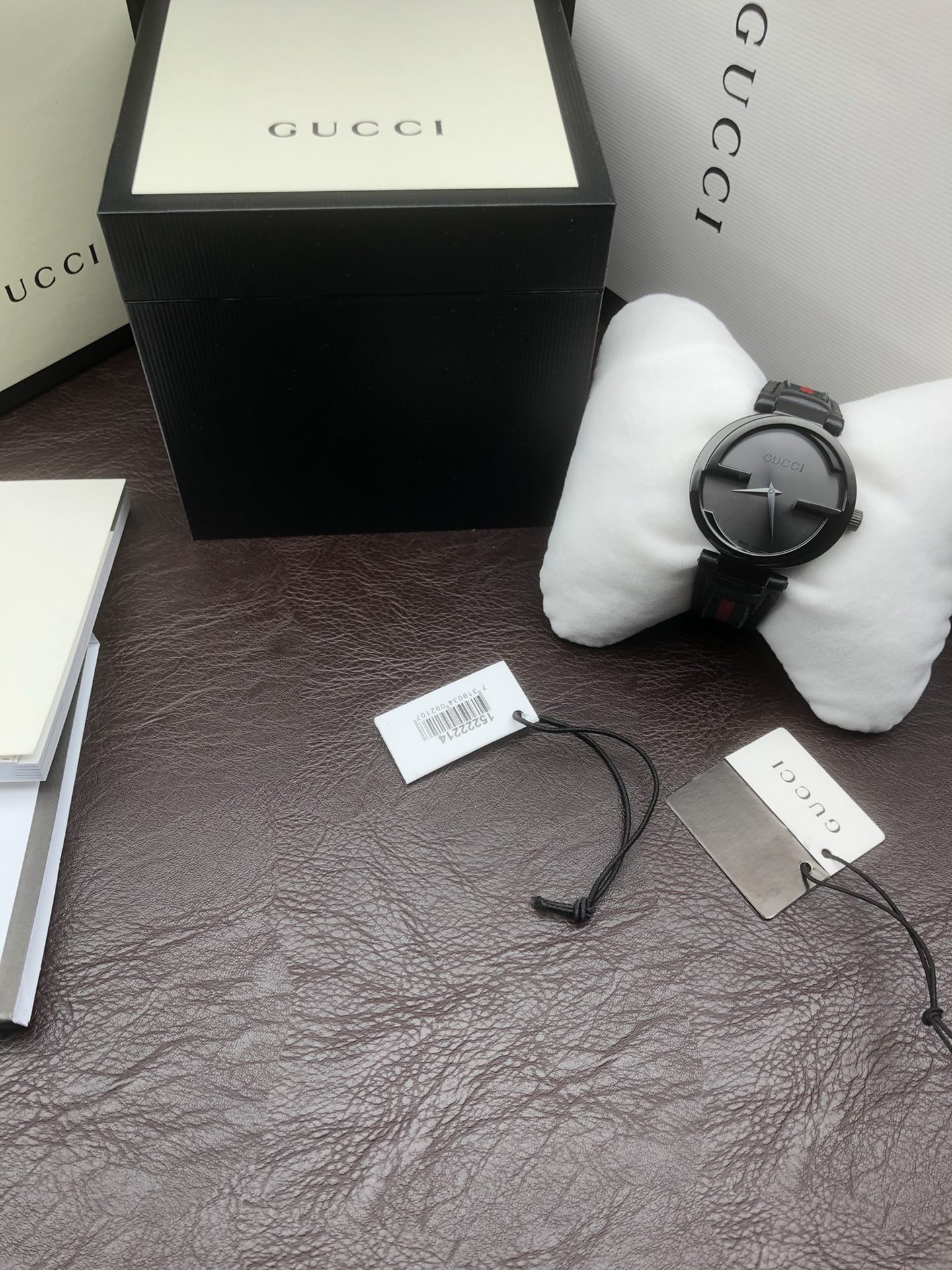 グッチ 時計偽物 ウォッチ 薄い  腕時計 本革 レザーバンド 防水 黒いケース ブラック_3