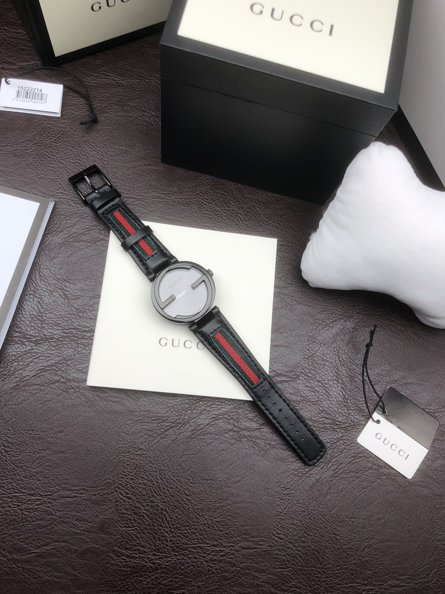 グッチ 時計偽物 ウォッチ 薄い  腕時計 本革 レザーバンド 防水 黒いケース ブラック_6