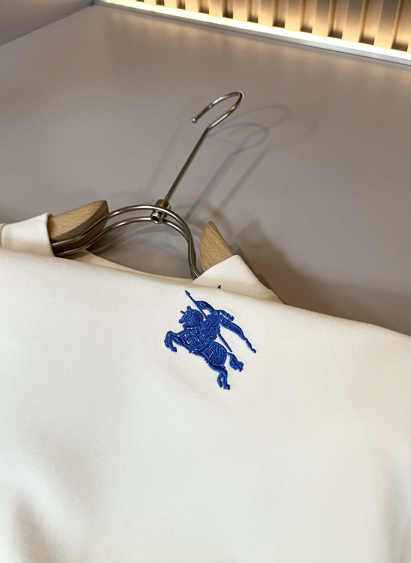 目を引く存在感 シュプリーム バーバリー t シャツコピー 刺繍 トップス 長袖 純綿 メンズ ホワイト_6