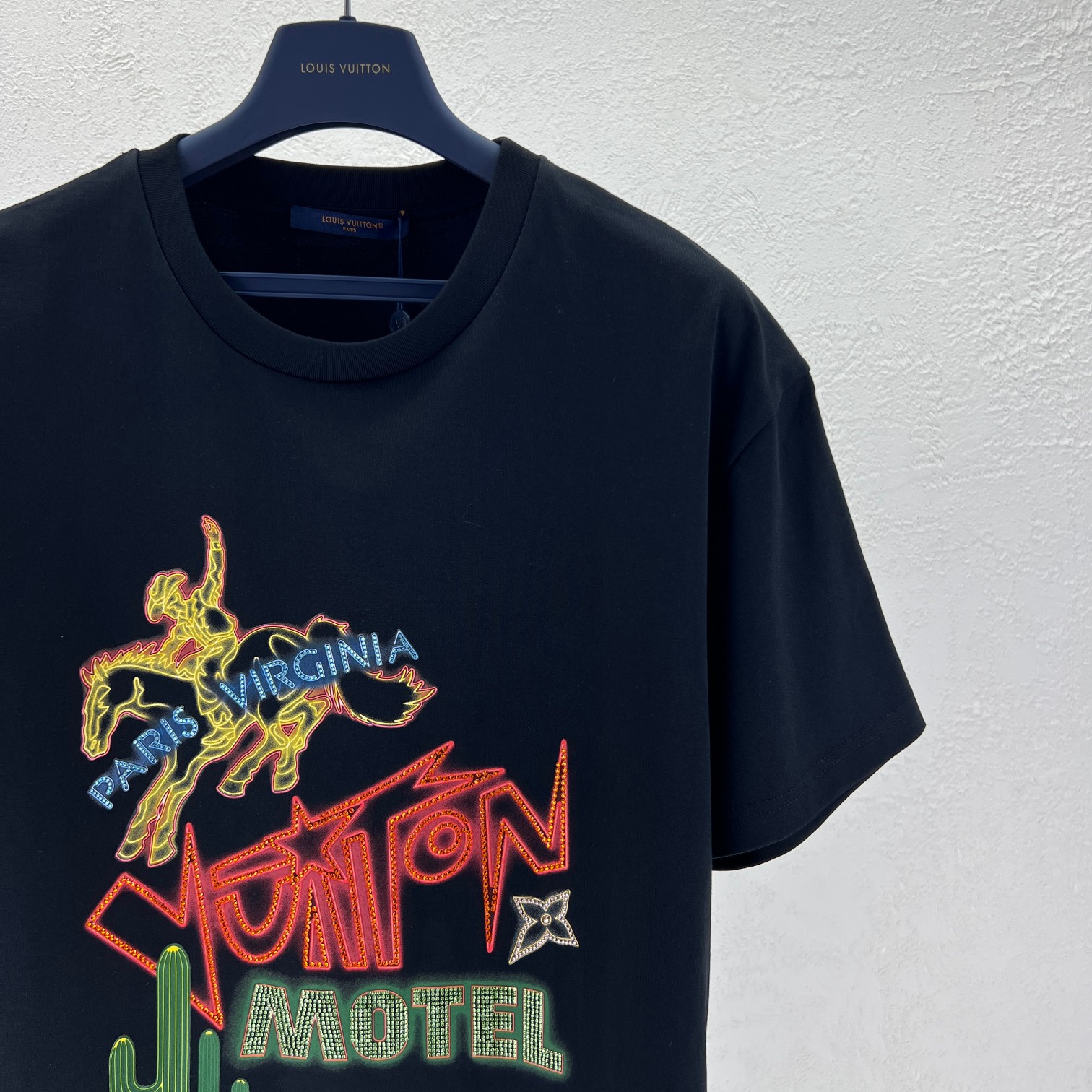 超激得の新品 ルイヴィトン tシャツ モノグラムコピー プリント トップス 半袖 シンプル 純綿 ブラック_3
