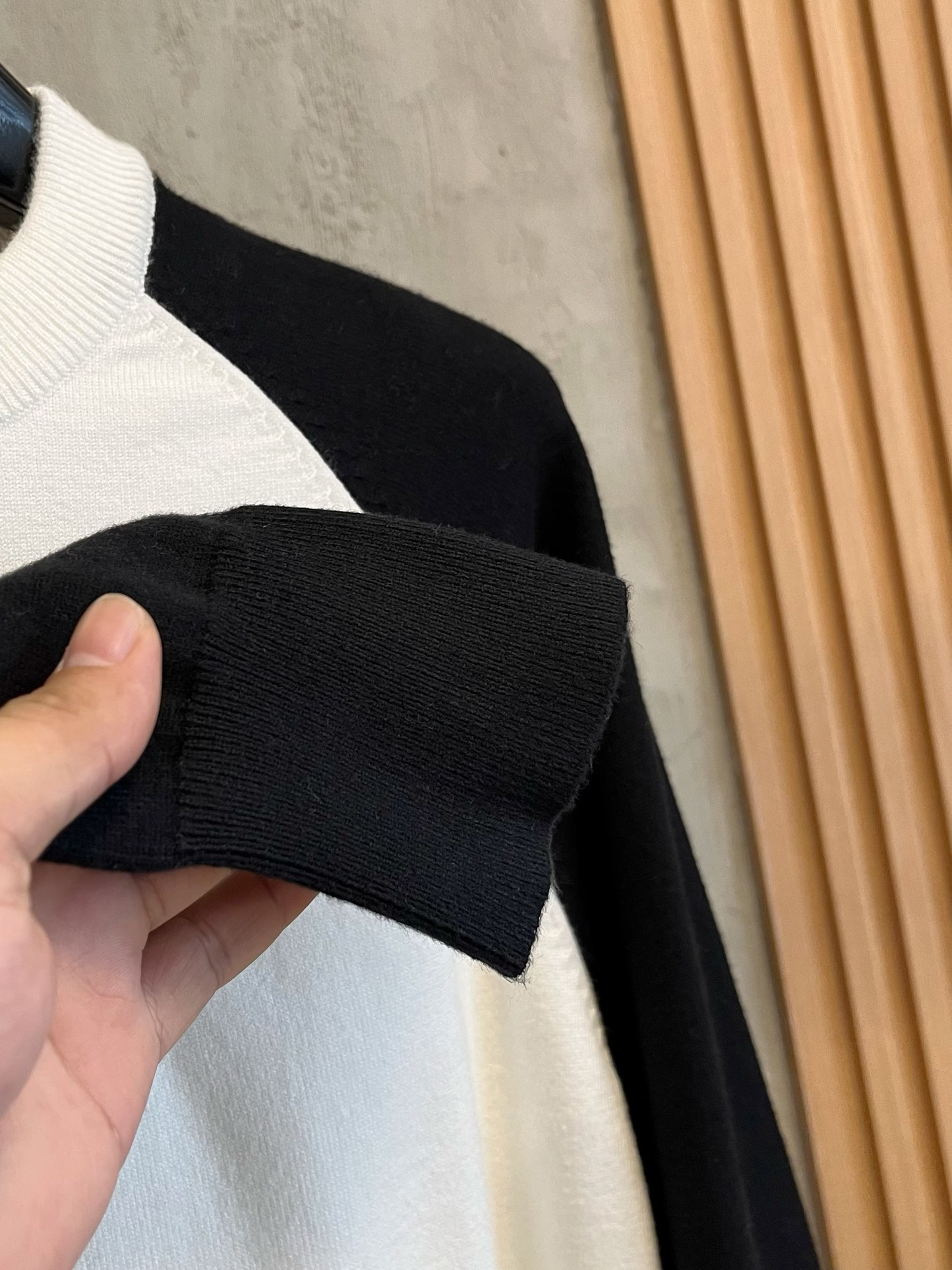 シャネル の セーターＮ級品 トップス ニット素材 柔らかい 防寒性に優れた ホワイト_3