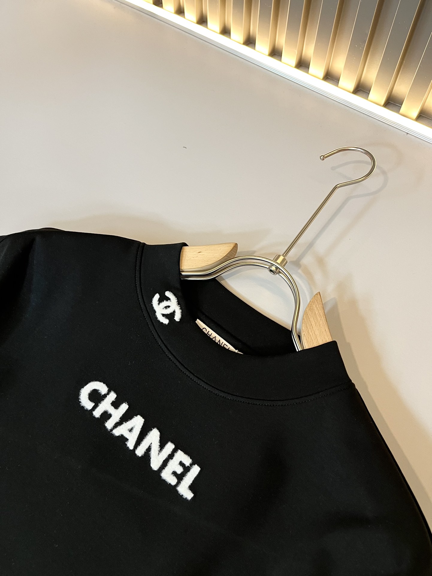 chanel t シャツコピー カジュアル トップス 男女兼用 ロゴ刺繍 長袖 純綿 ブラック_5