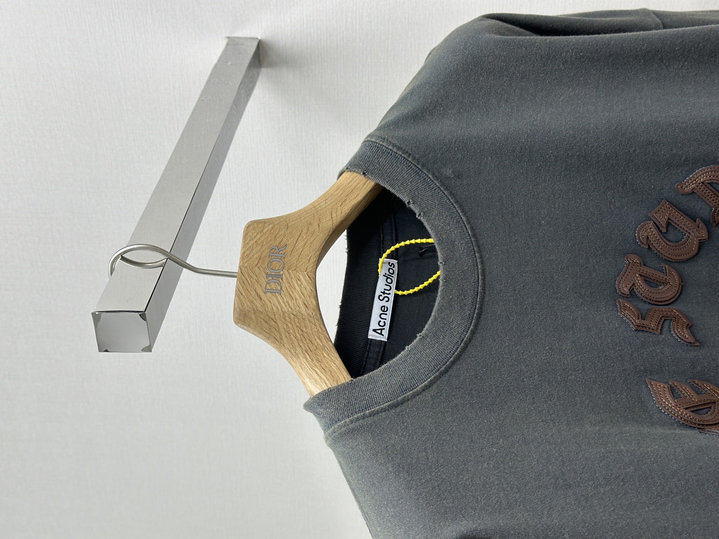 最新の2025年 アクネ メンズ tシャツコピー シンプル 純綿 長袖トップス ロゴプリント グレイ_6