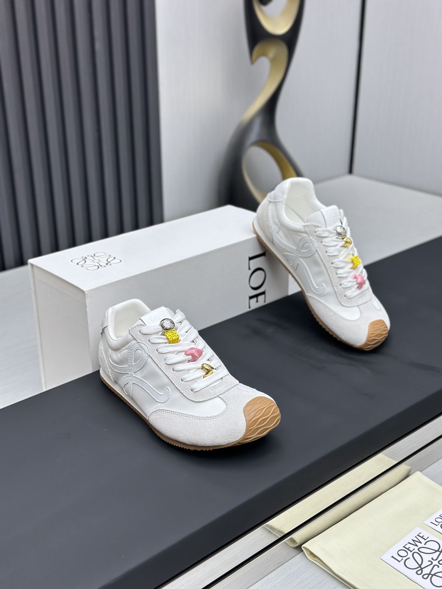 超激得価格 loewe スニーカー偽物 レザー ランニング 運動 カップル 柔軟 男女兼用 ホワイト_3