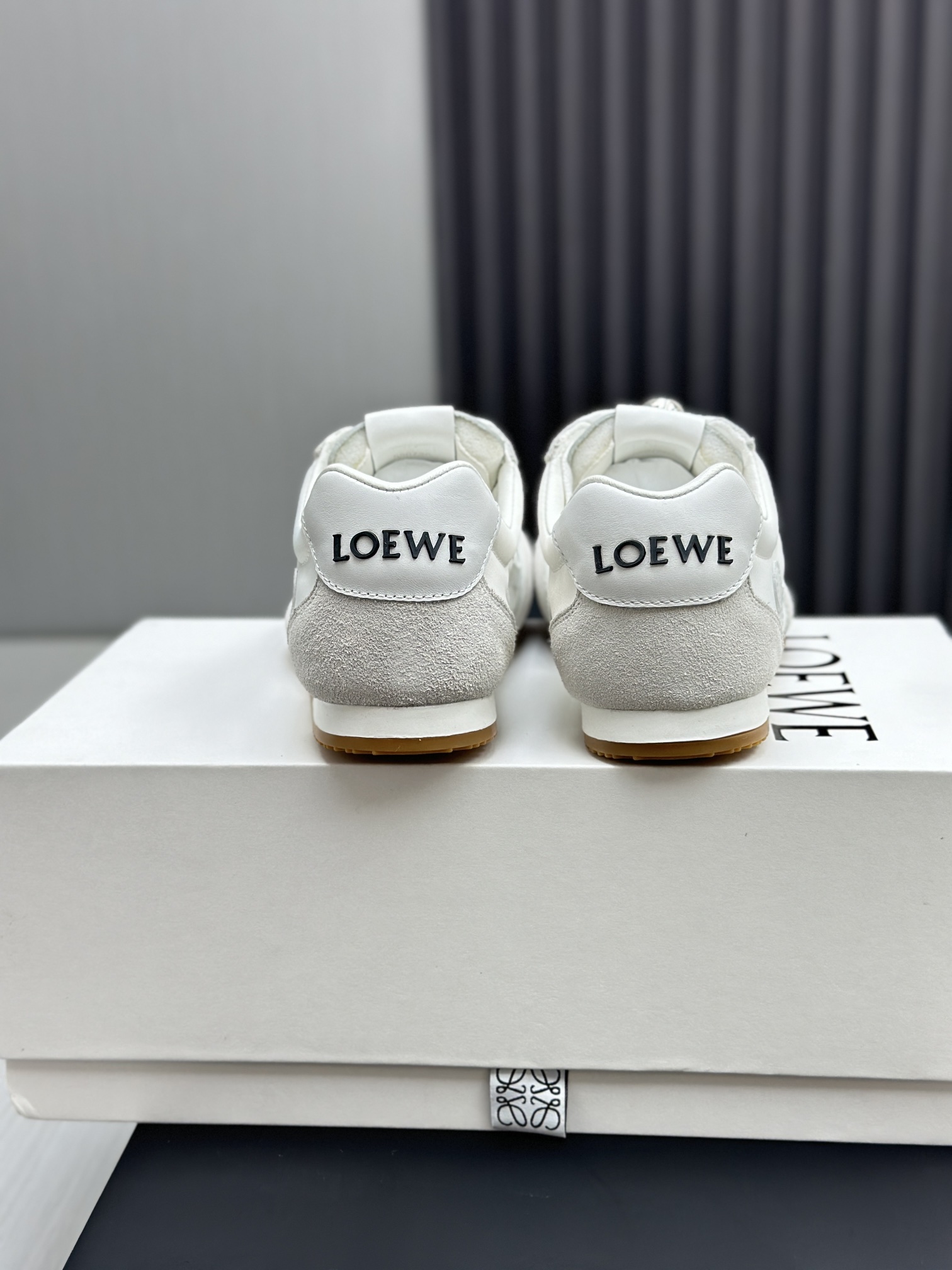 超激得価格 loewe スニーカー偽物 レザー ランニング 運動 カップル 柔軟 男女兼用 ホワイト_7