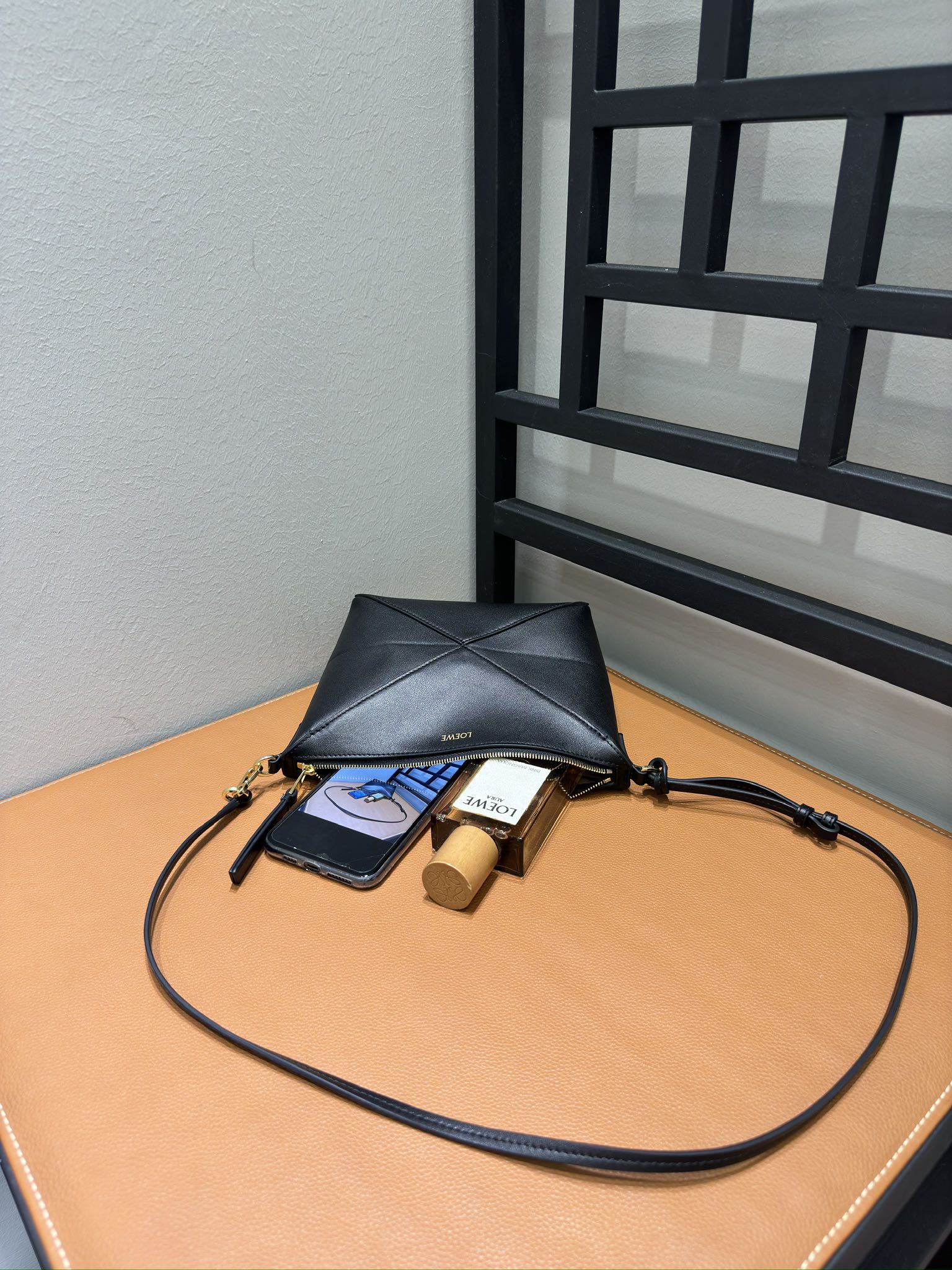 触り心地が良い ロエベ アマソナコピー レザー 本革 柔らかい 大容量 斜め掛けバッグ 66005 ブラック_14