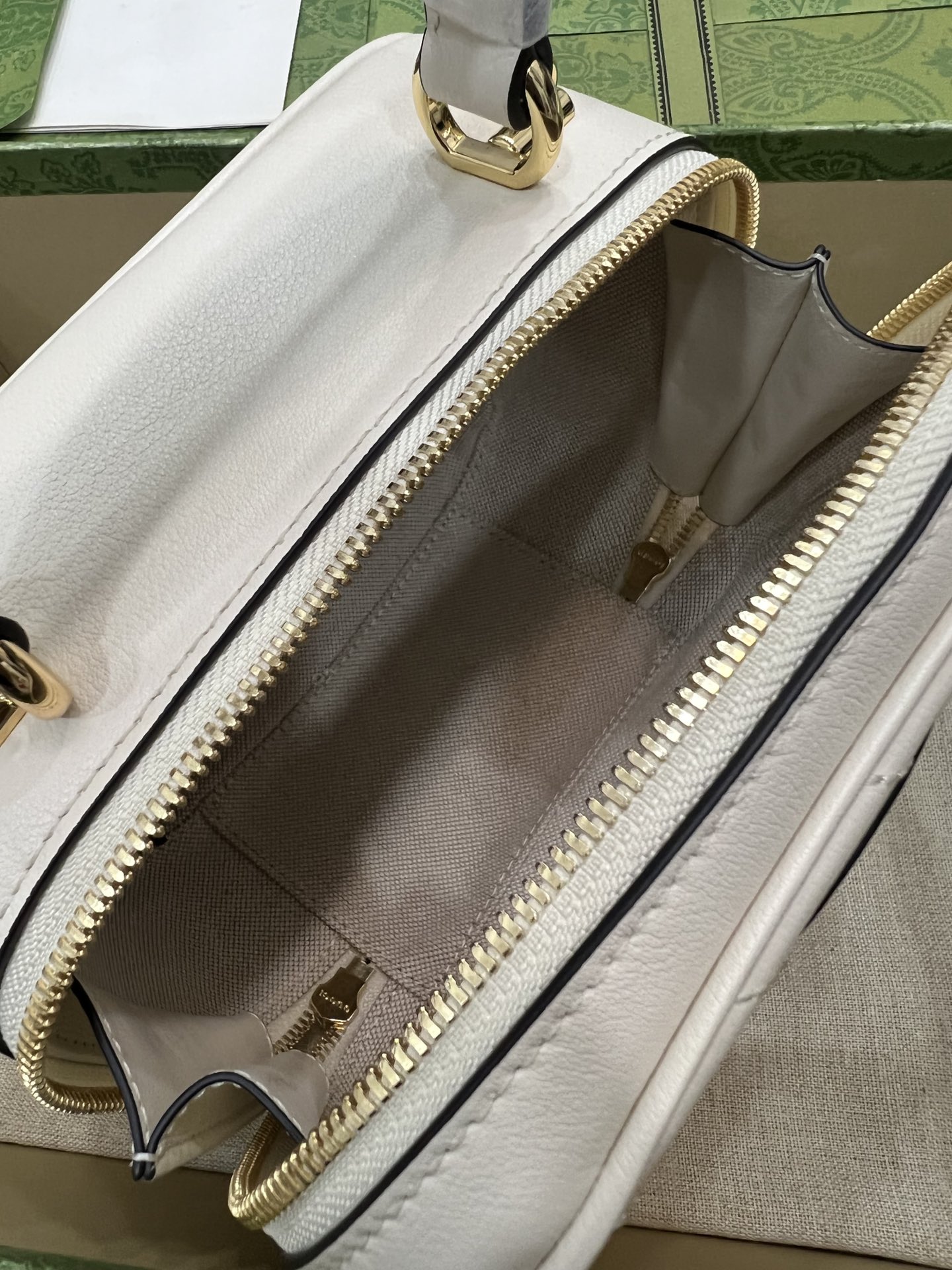 gucci トート バッグ偽物 斜め掛けバッグ 牛革 レザー ハンドバッグ 744434 シンプル ホワイト_7