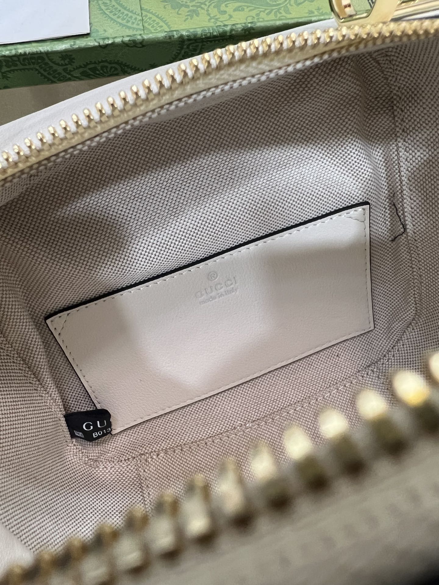 gucci トート バッグ偽物 斜め掛けバッグ 牛革 レザー ハンドバッグ 744434 シンプル ホワイト_9