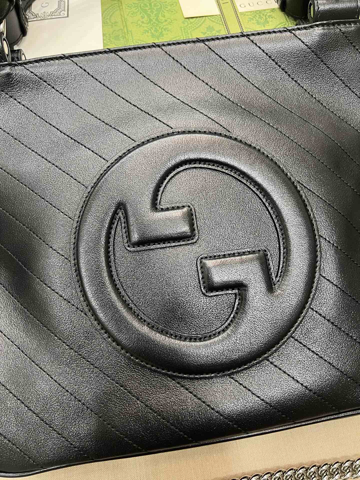 最新到着‼ gucci バックコピー 斜め掛けバッグ 牛革 レザー ハンドバッグ 751518 ブラック_8