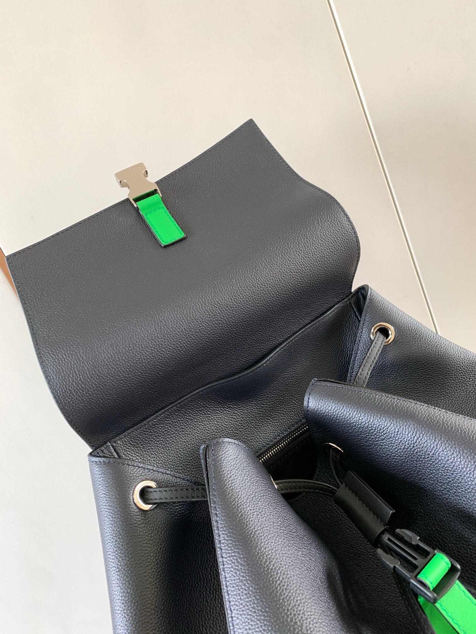 ロエベ ミニ バッグコピー バックバッグ 大容量 旅行バッグ 牛革 レザー 出張用 9031 ブラック_5