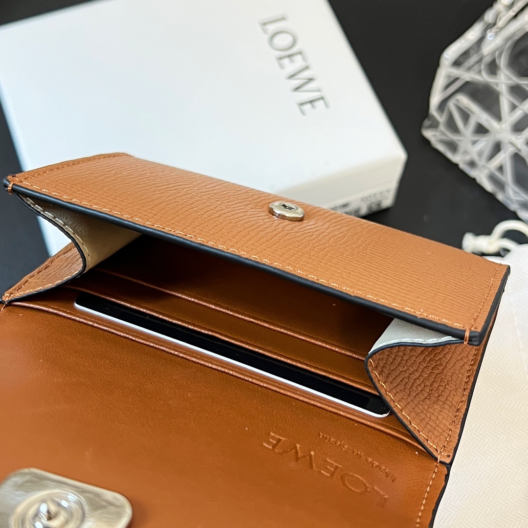 ロエベ財布 何歳までコピー 斜め掛けバッグ ミニ  軽量 便利 レザー 牛革 チェーンバッグ ブラウン_5