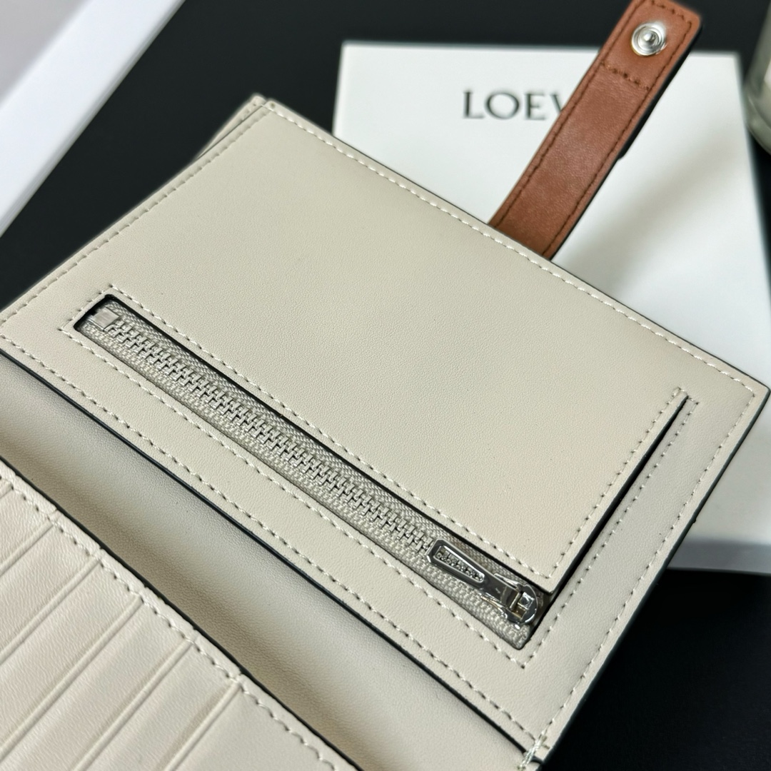お洒落！ロエベ アナグラム 財布偽物 レザー 牛革 軽量 シンプル 日常用 シンプル グリーン_6