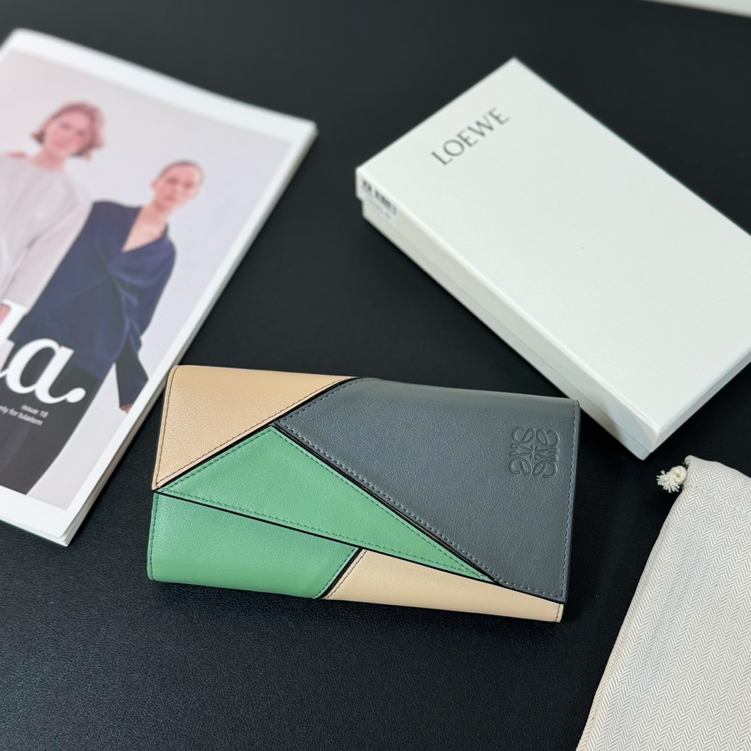 びっくりした価格 ロエベ財布 いくらスーパーコピー レザー 牛革 シンプル 長財布 おしゃれ グリーン_1
