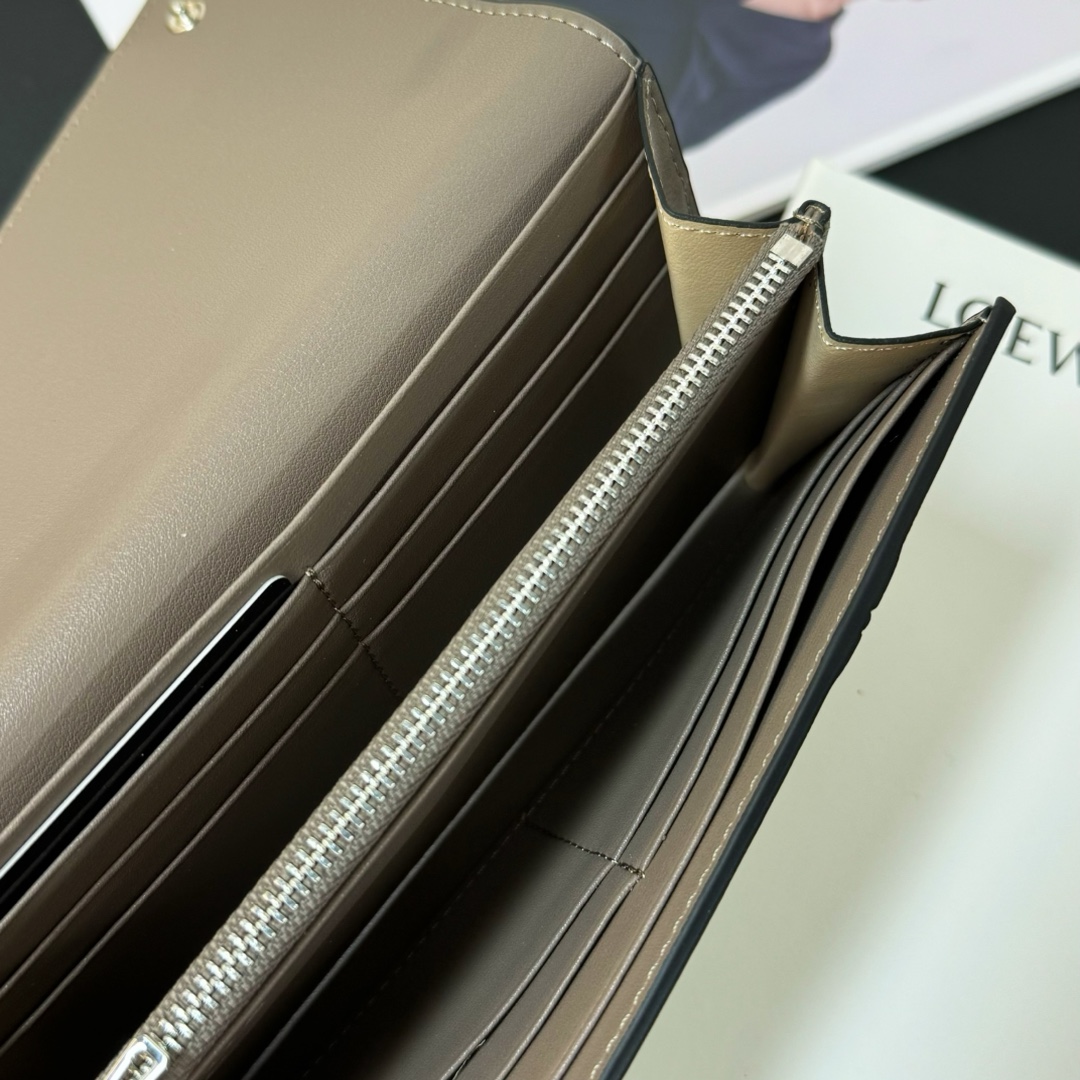 びっくりした価格 ロエベ財布 いくらスーパーコピー レザー 牛革 シンプル 長財布 おしゃれ グリーン_6