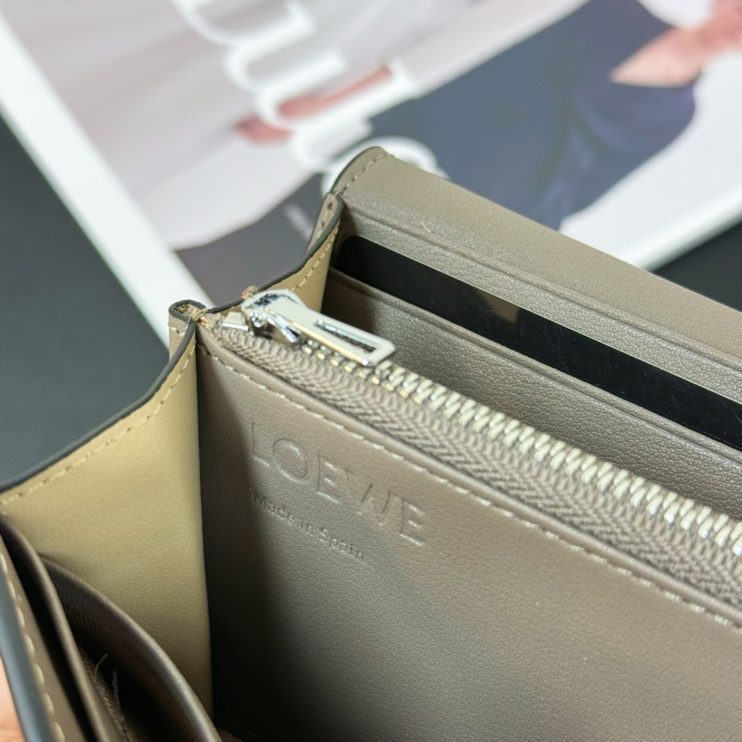 人気流行品 ロエベ財布 インスタ偽物 レザー 牛革 シンプル 長財布 おしゃれ グレー_8
