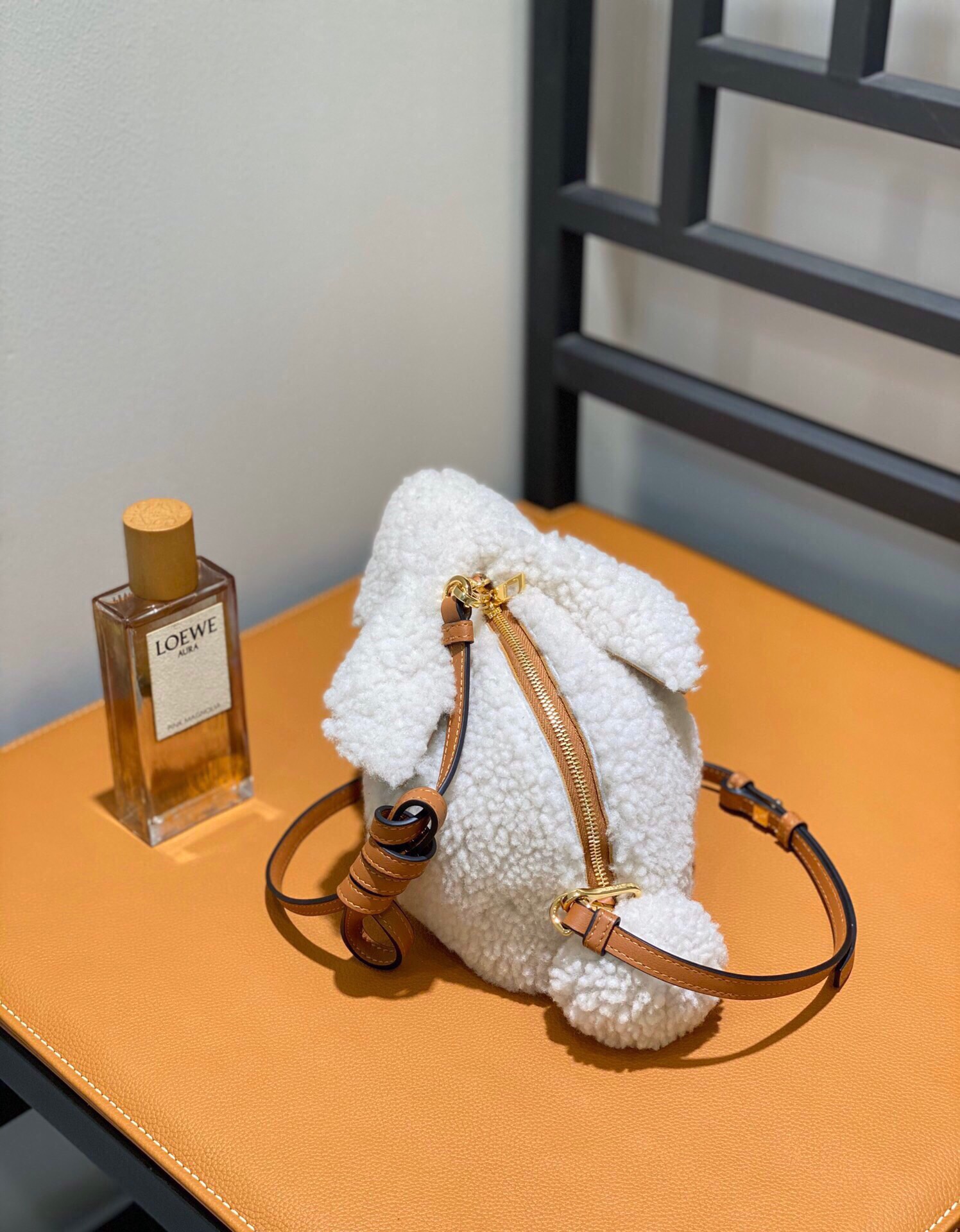 可愛い loewe バッグ激安通販 レザー 牛革 モフモフウサギバッグ 斜め掛けバッグ 66016 ホワイト_2
