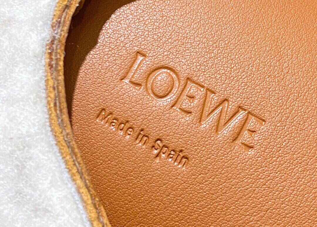 可愛い loewe バッグ激安通販 レザー 牛革 モフモフウサギバッグ 斜め掛けバッグ 66016 ホワイト_6