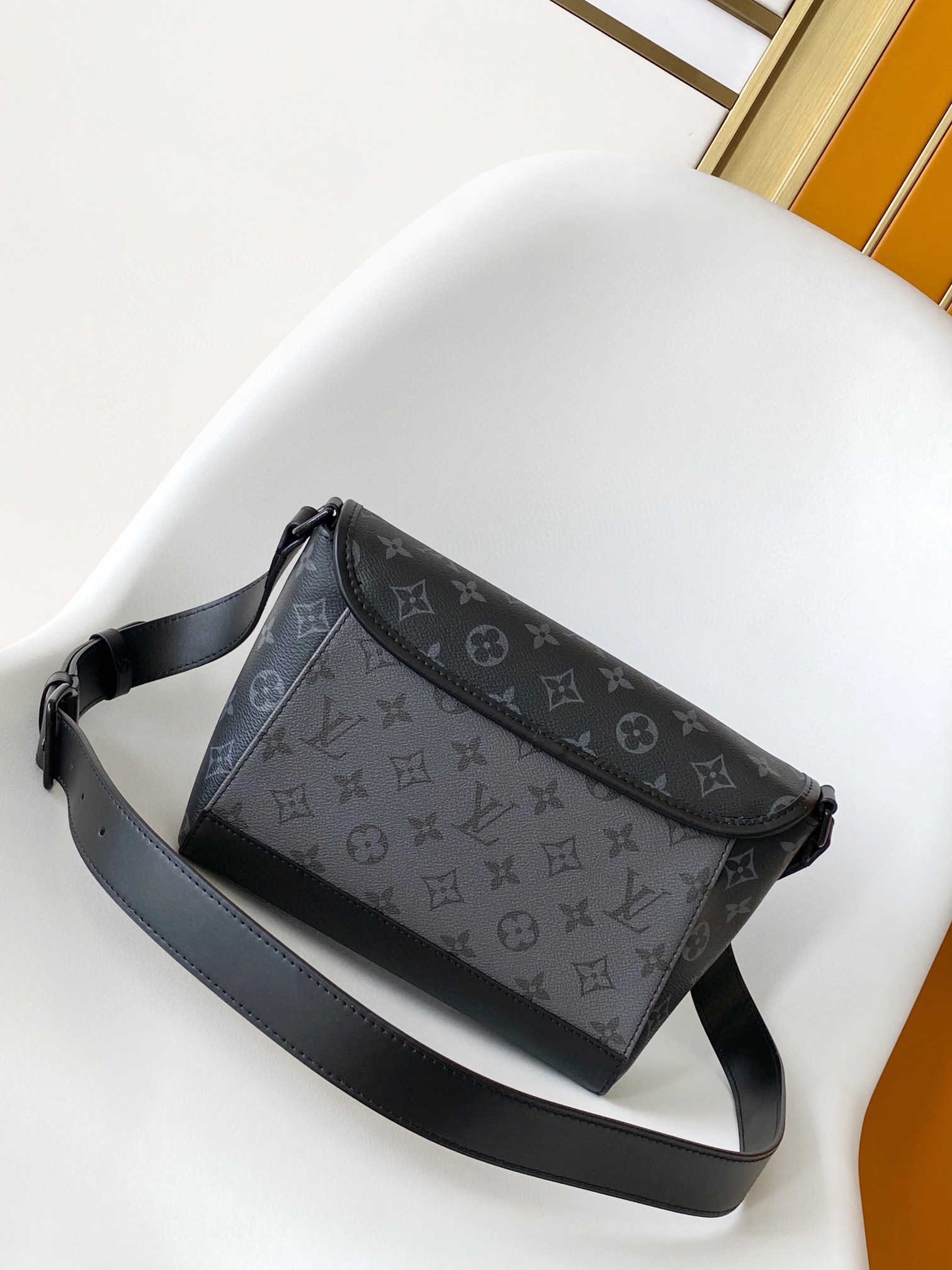 LV 最新の2025年 ヴィトン バッグ 結婚式Ｎ級品 レザー 精緻 柔らかい 斜め掛けバッグ M12681 ブラック_3