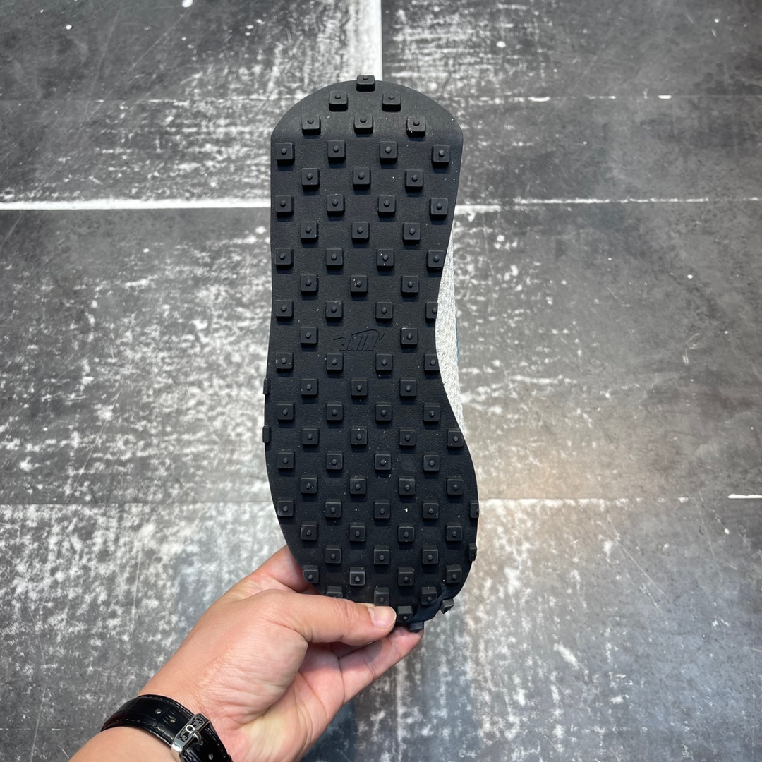 最新の2025年nike スニーカー メンズスーパーコピー カジュアル 運動シューズ ランニング FQ5369 001 グレー_9