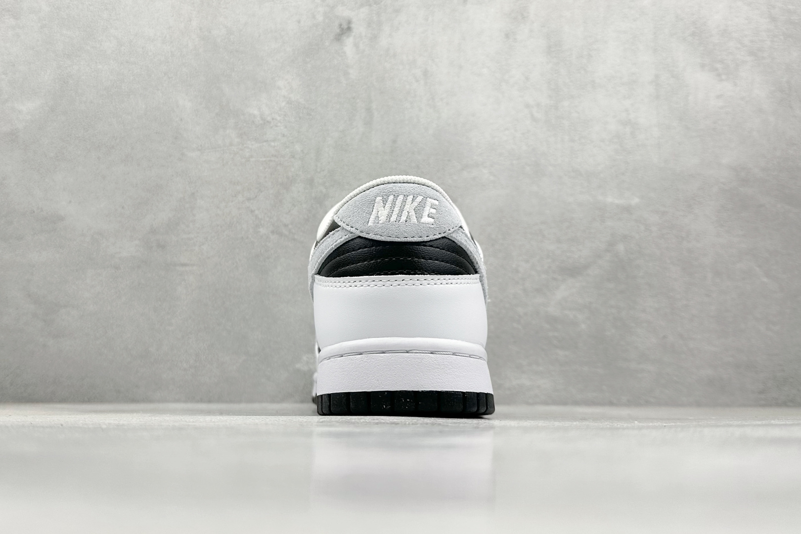 nike スニーカー 人気スーパーコピー カジュアル 運動シューズ ランニング IB4620-141 ブラック_2