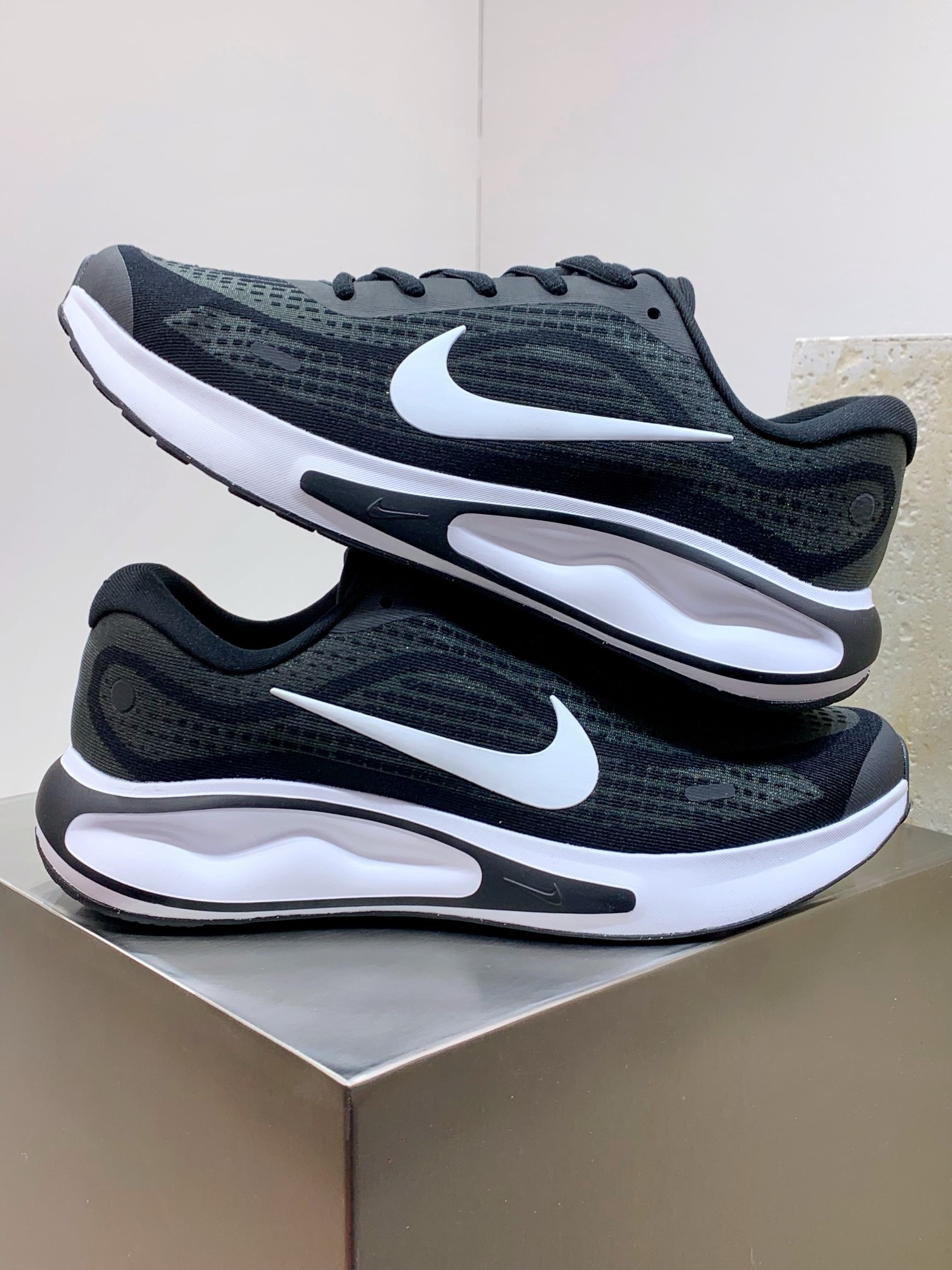 nike 黒 スニーカー偽物 ハンサム 触り心地が良い カジュアル ランニング 運動シューズ ブラック_4