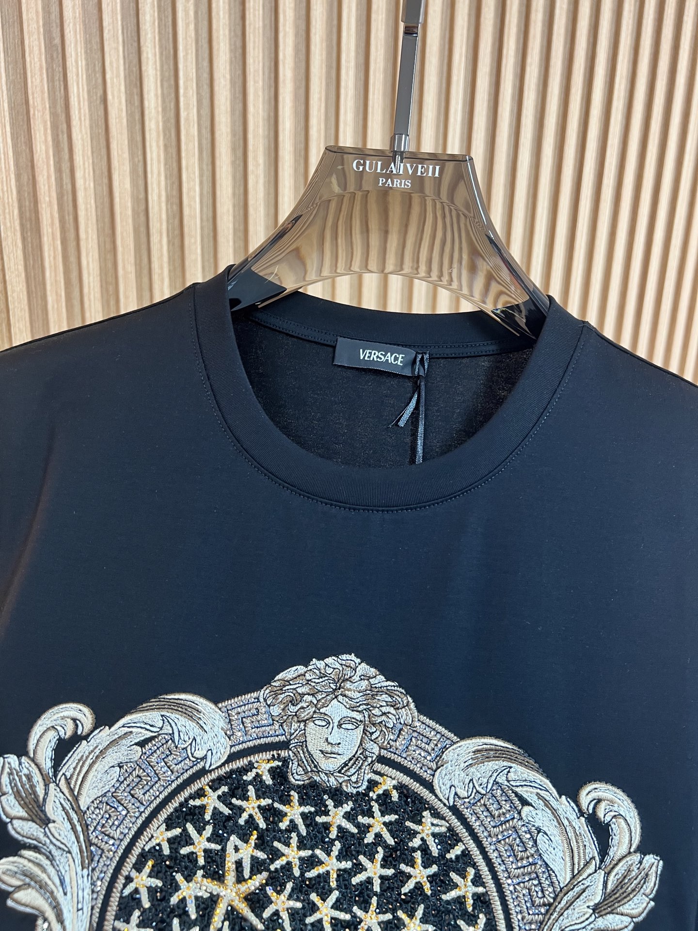 特別価格 ヴェルサーチェ 服スーパーコピー トップス 綿100% 半袖Tシャツ プリント ブラック_3