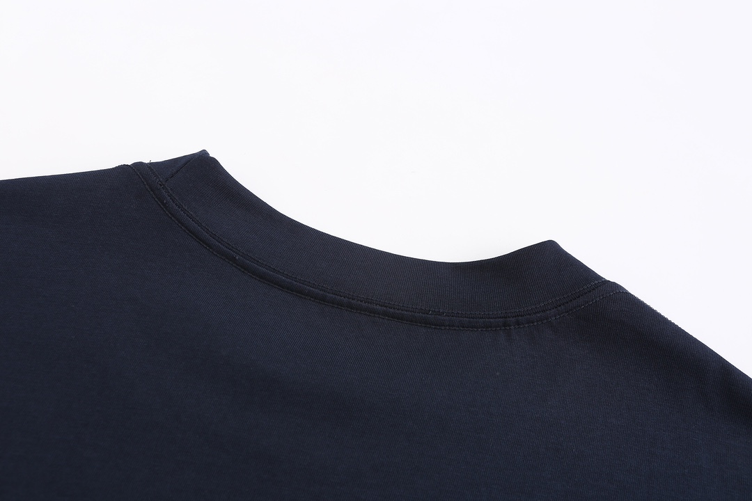 華やかな雰囲気 ヴェルサーチtシャツメンズコピー トップス 綿100% 半袖Tシャツ プリント ブラック_7
