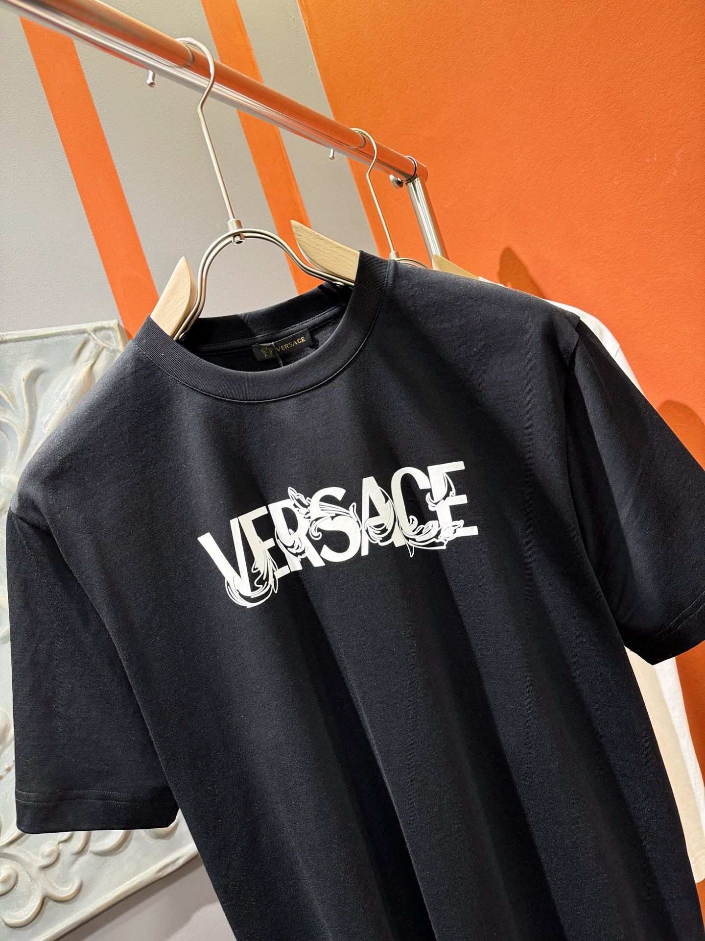超激得の新品 ヴェルサーチ tシャツコピー トップス 綿100% 半袖 ゆったり 男女兼用 プリント ブラック_2