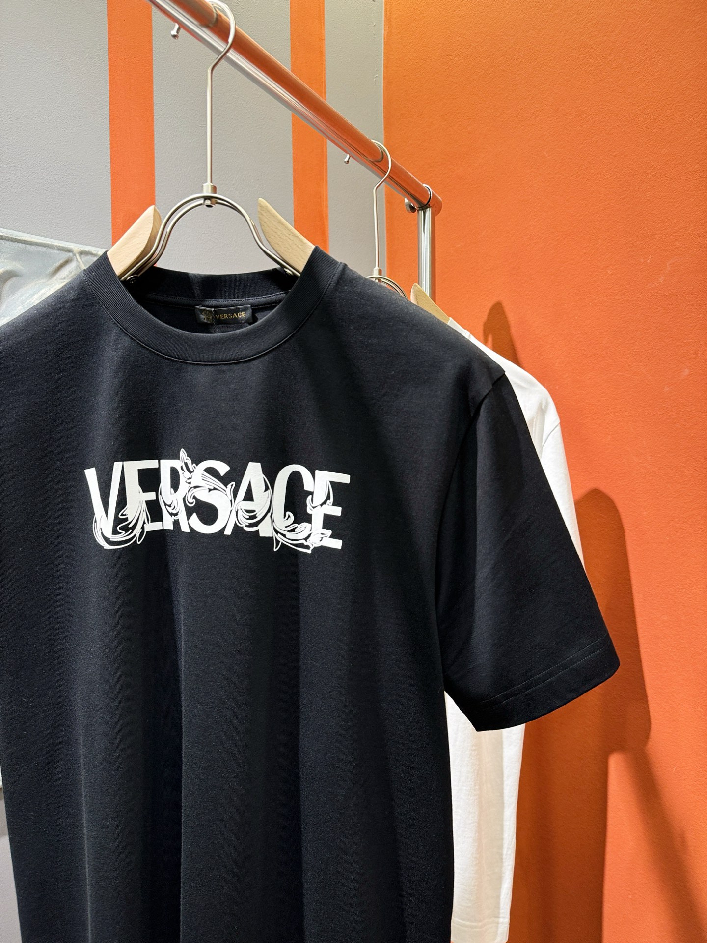 超激得の新品 ヴェルサーチ tシャツコピー トップス 綿100% 半袖 ゆったり 男女兼用 プリント ブラック_3