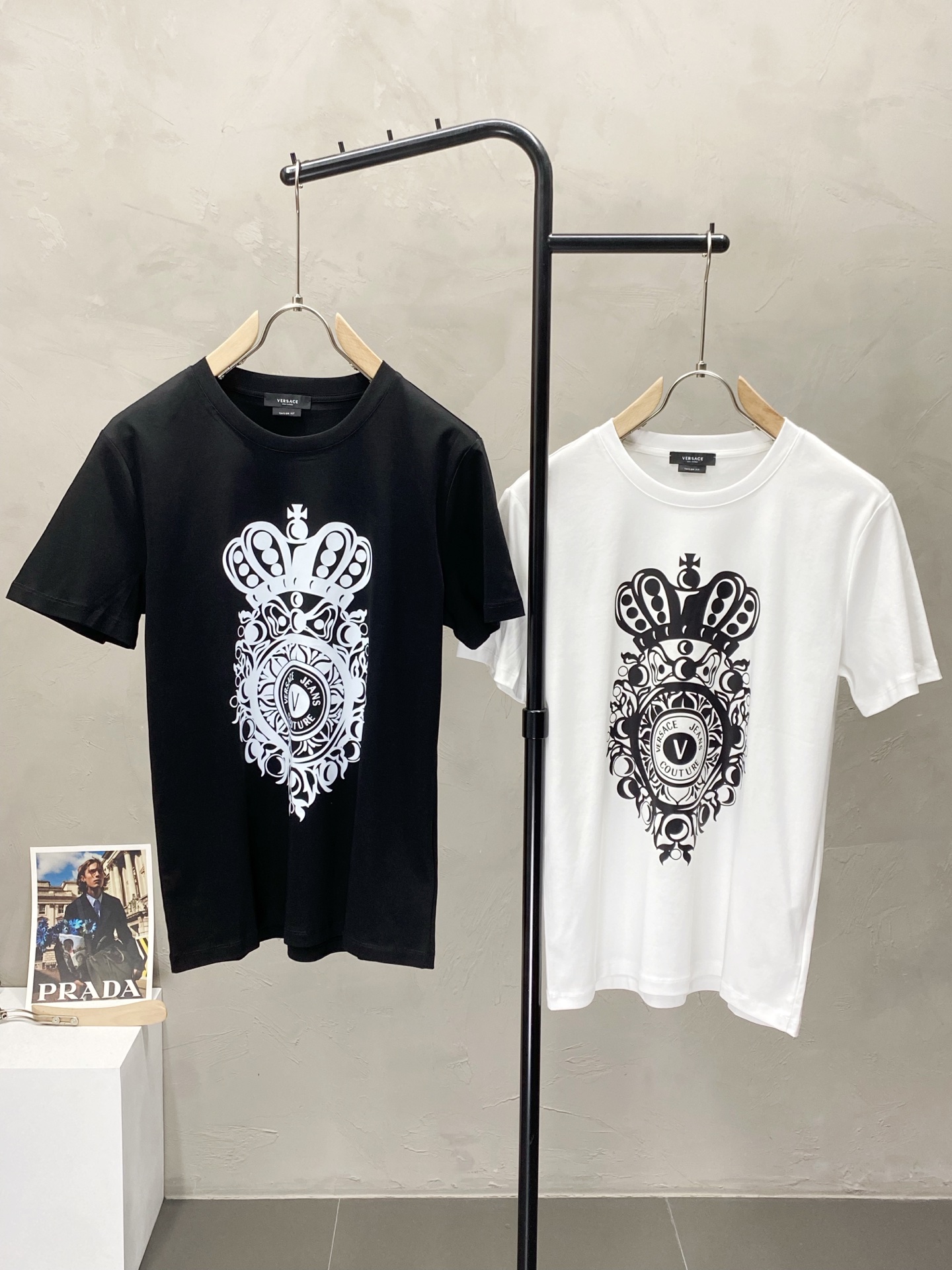 ヴェルサーチェ tシャツ メンズ偽物 トップス 綿100% 半袖Ｔシャツ ゆったり プリント  多色可選_1