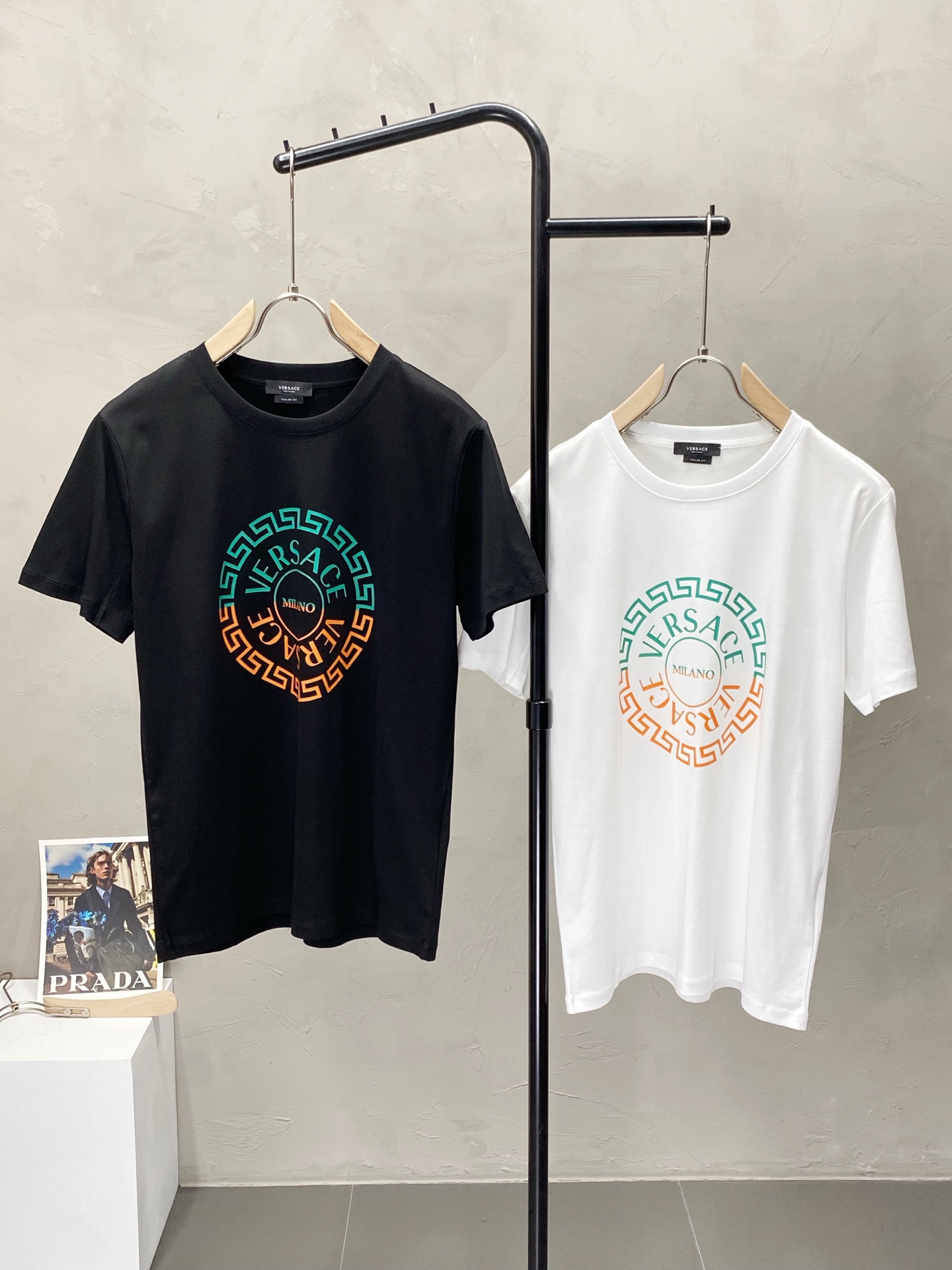 最新到着‼ヴェルサーチ tシャツ 楽天偽物 トップス 綿100% 半袖Ｔシャツ ゆったり プリント  多色可選_1