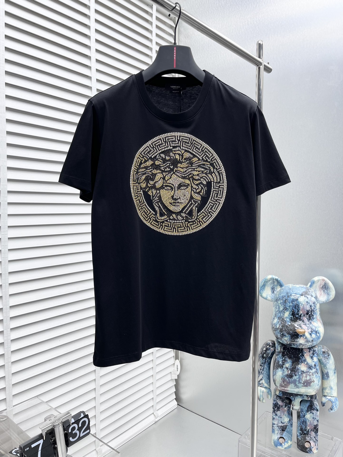 ヴェルサーチ ロングtシャツスーパーコピー トップス 綿100% 半袖Ｔシャツ ゆったり プリント  ブラック_1