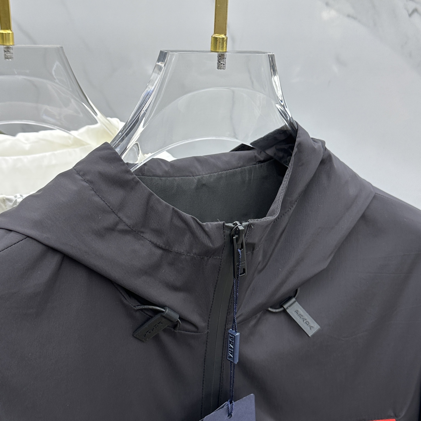 プラダ ジャケットコピー アウター 防風 トップス フード付き メンズ 軽量 登山 ブラック_3