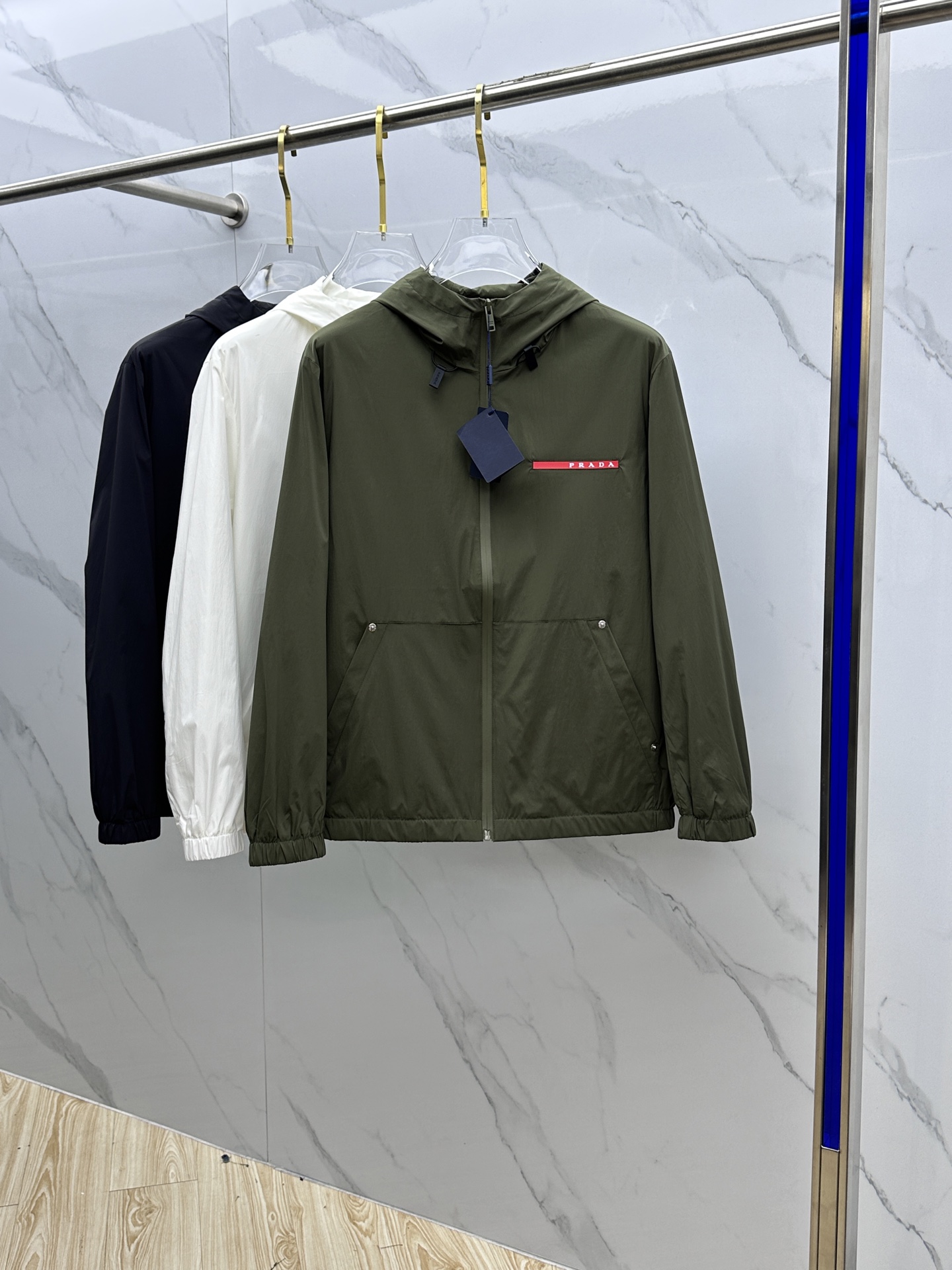 プラダ アウター メンズスーパーコピー ジャケット 防風 トップス フード付き メンズ 軽量 登山 グリーン_1