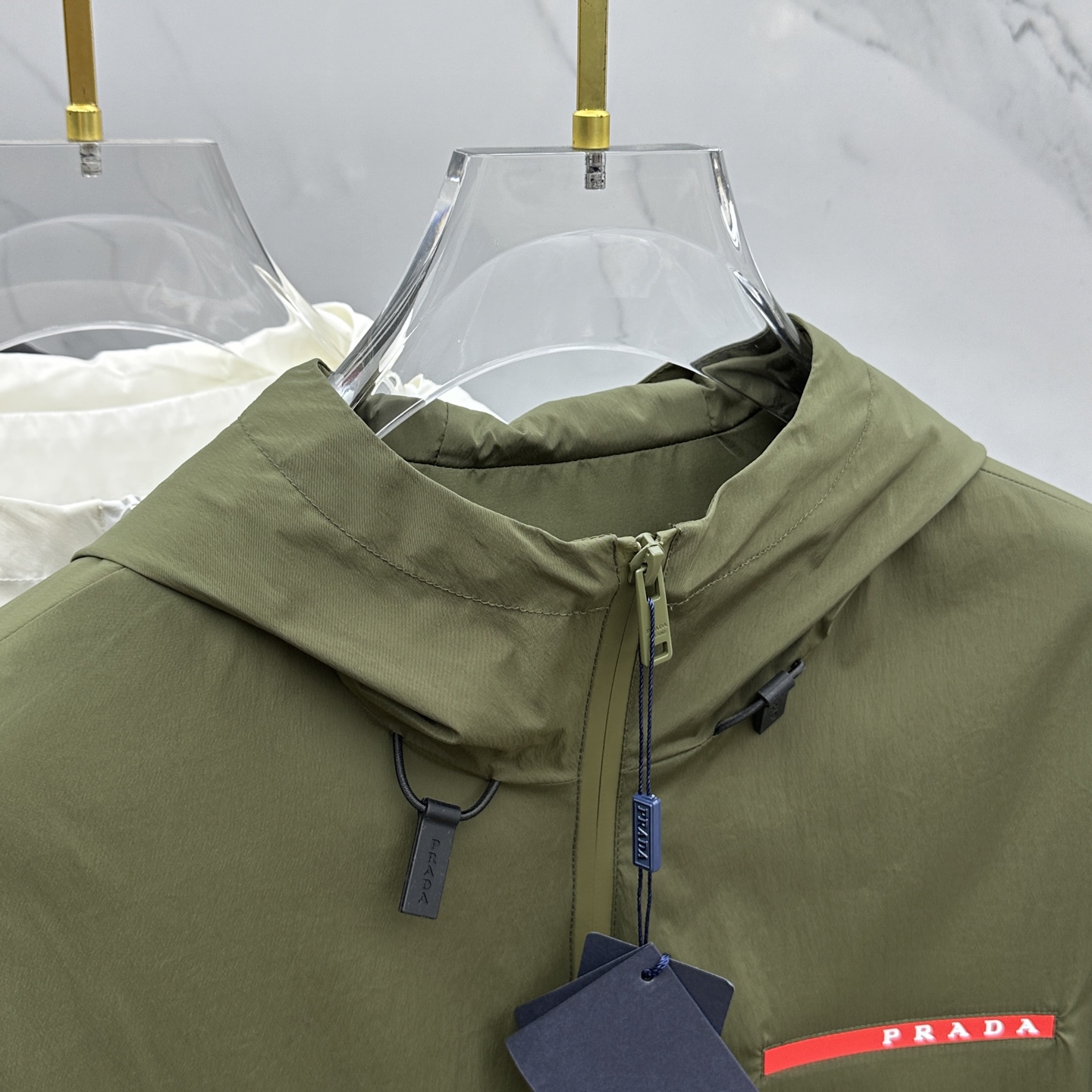 プラダ アウター メンズスーパーコピー ジャケット 防風 トップス フード付き メンズ 軽量 登山 グリーン_3