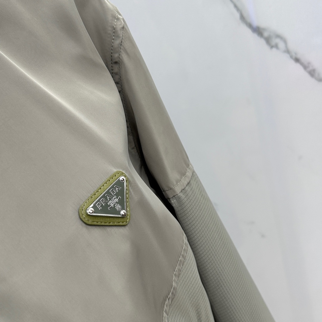 魅力的な prada ジャケット nissyコピー  アウター 防風 トップス フード付き メンズ 軽量 登山 グレー_4