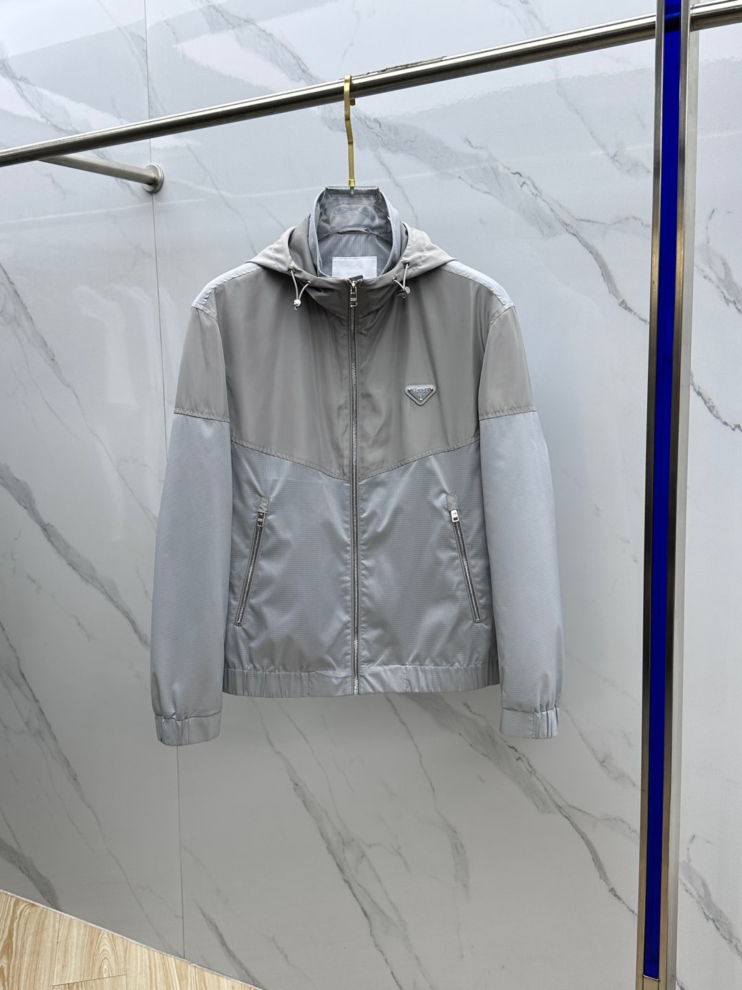 prada ジャケット メンズスーパーコピー 軽量 登山 アウター 防風 トップス フード付き グレー_1