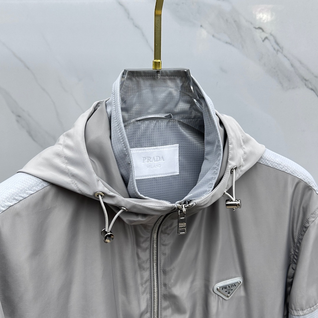 prada ジャケット メンズスーパーコピー 軽量 登山 アウター 防風 トップス フード付き グレー_3