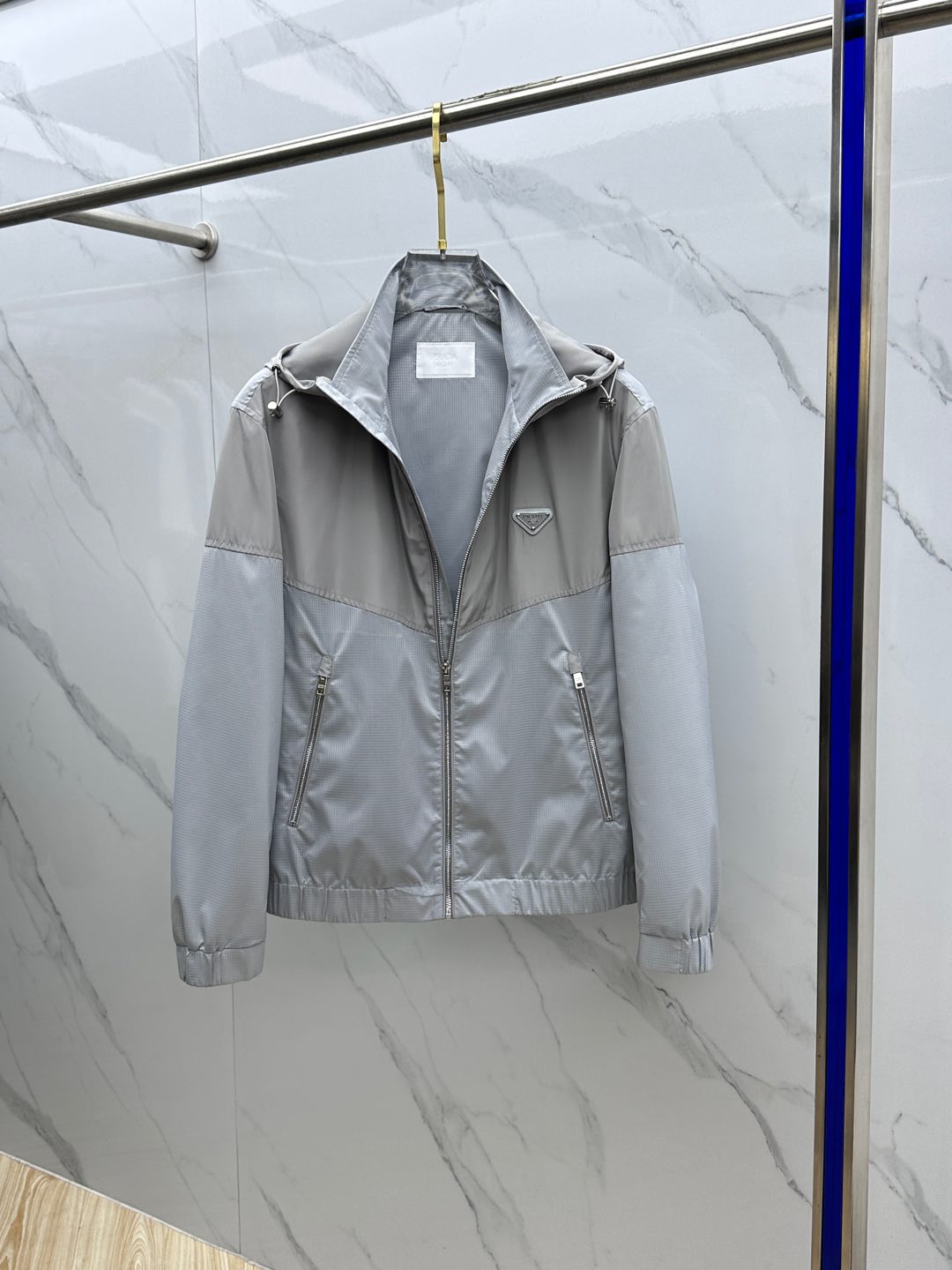 prada ジャケット メンズスーパーコピー 軽量 登山 アウター 防風 トップス フード付き グレー_7