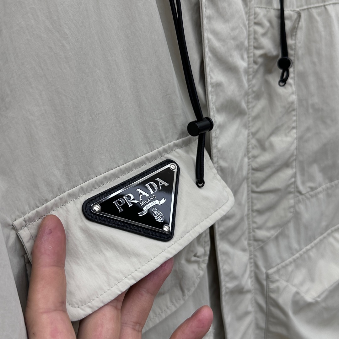 prada ジャンパー偽物 シンプル 軽量 アウター 防風 トップス フード付き 柔らかい ホワイト_6