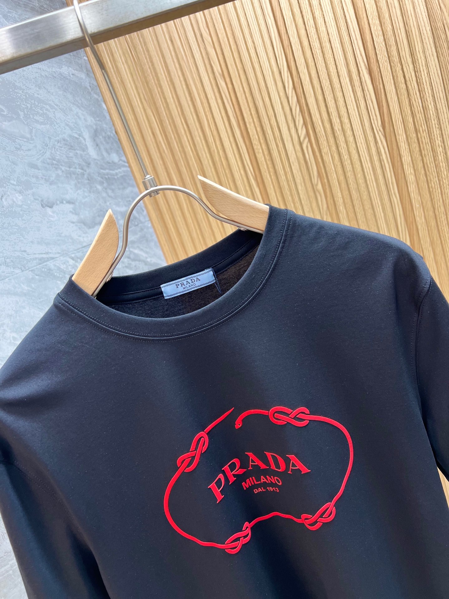 大得価の prada t シャツコピー トップス 短袖 柔らかい 純綿 プリント シンプル ブラック_3