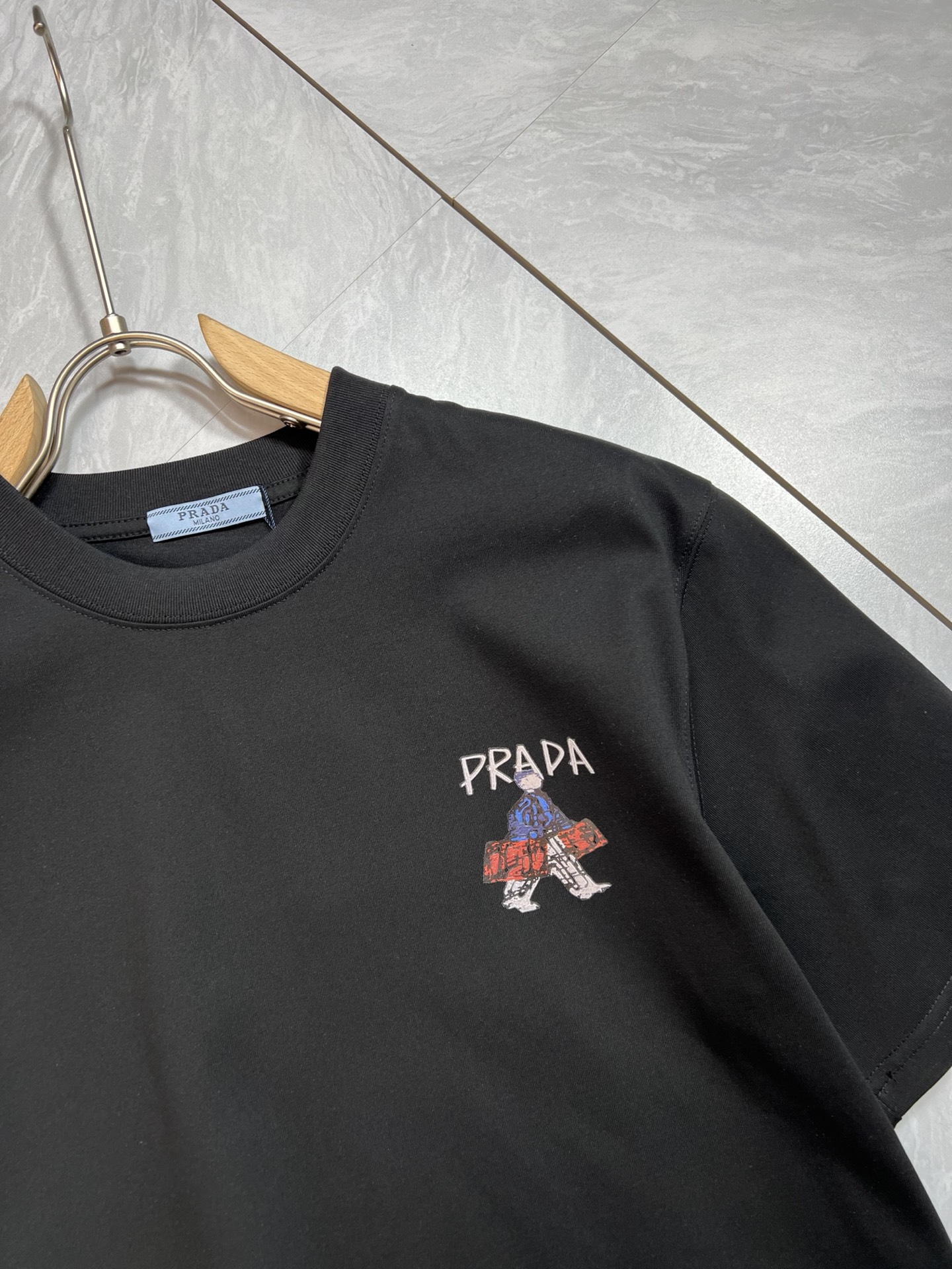 prada t シャツ メンズコピー トップス 短袖Ｔシャツ 柔らかい 純綿 プリント 上質商品 ブラック_3