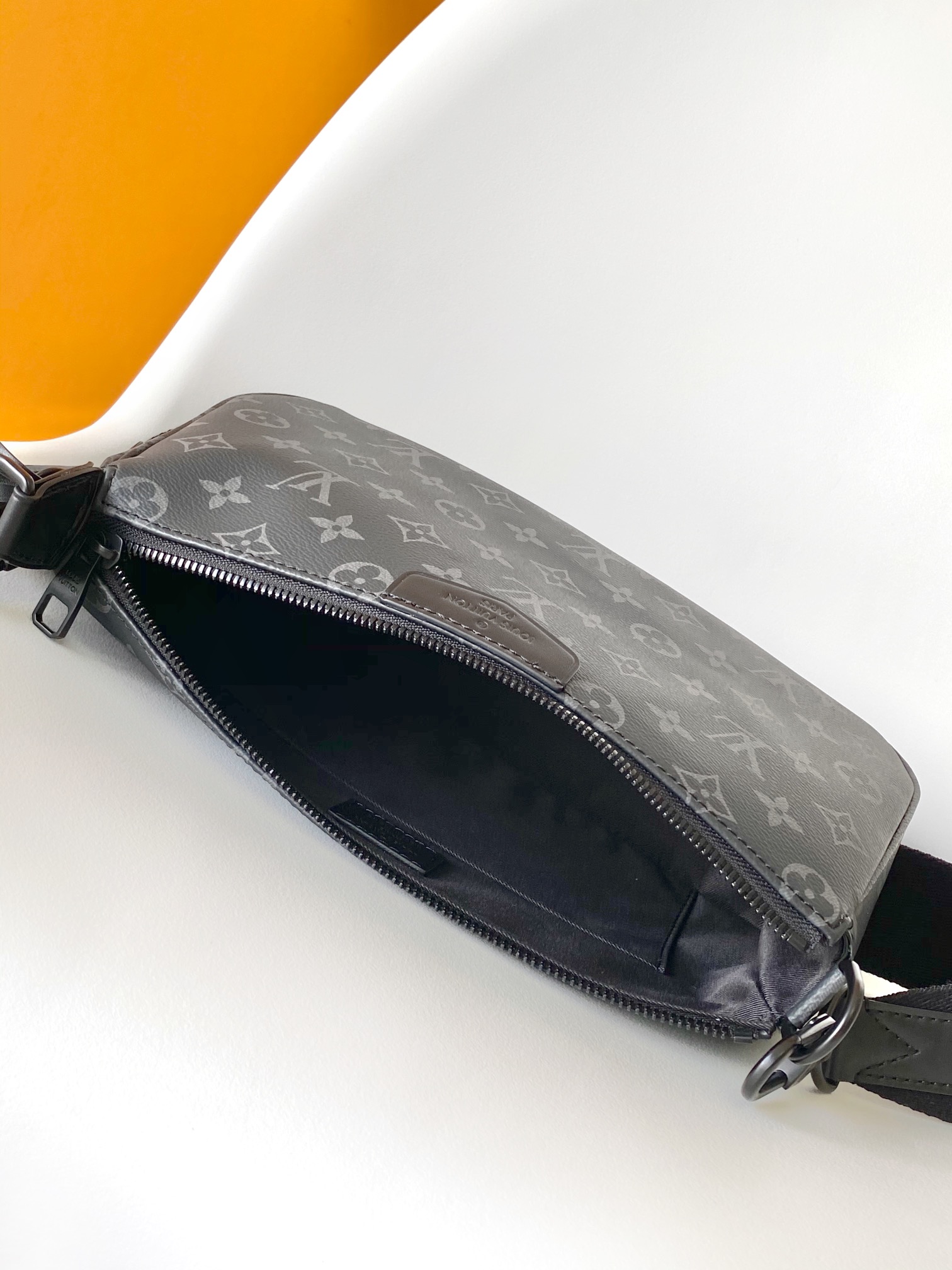 LV 人気定番 ヴィトン バッグ 軽い偽物 斜め掛けバッグ  牛革 上質 シンプル M11741 ブラック_8