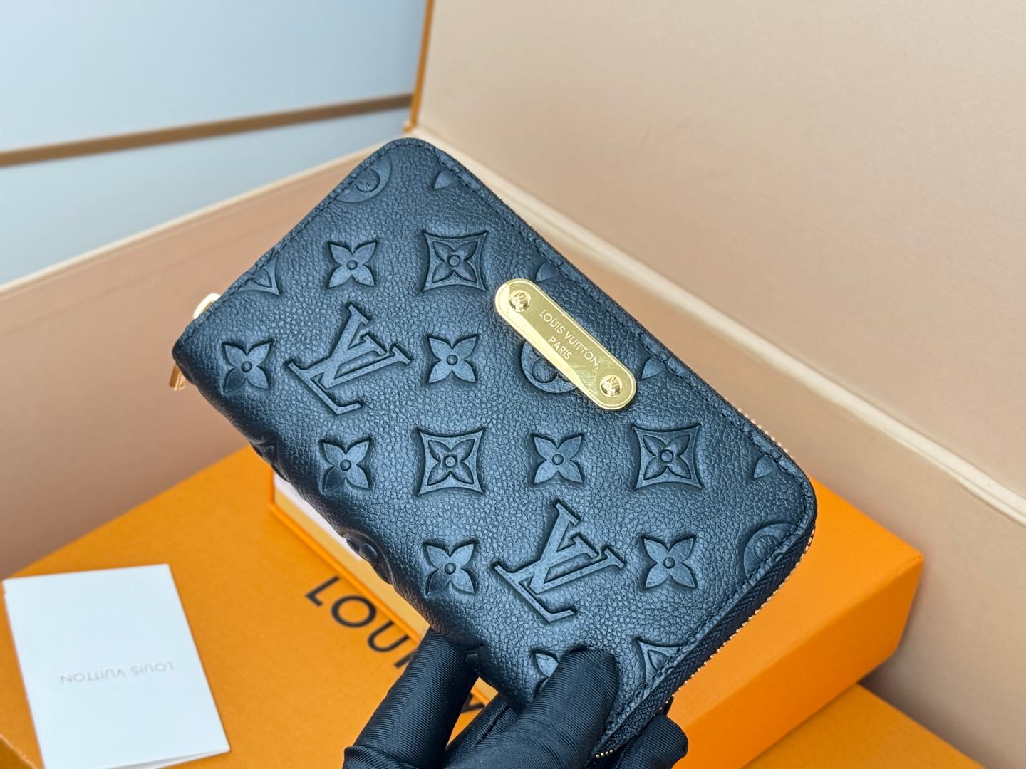 目を引く存在感 ルイヴィトン財布 カプシーヌ偽物 牛革 レザー ロング  上質な素材 M12425 ブラック_9