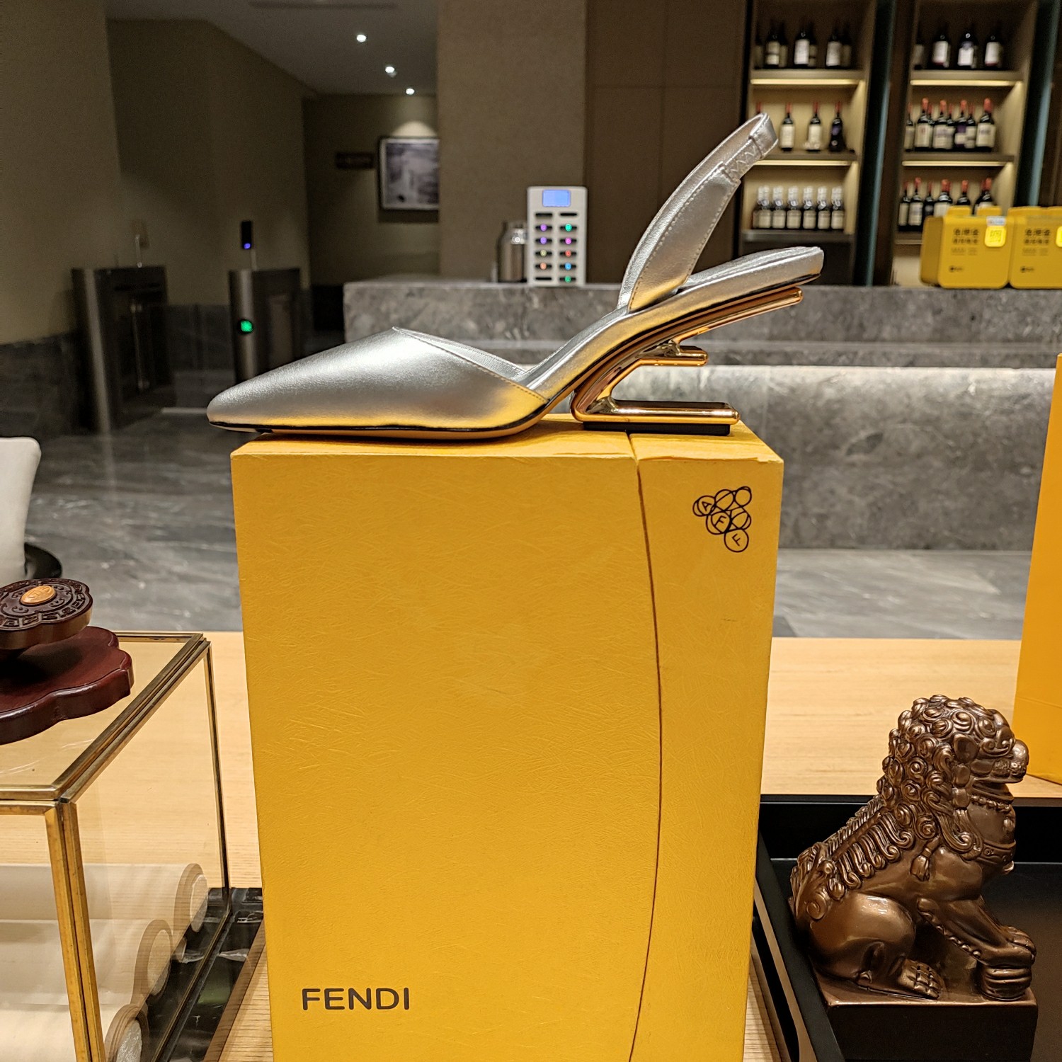 魅力的な フェンディ 靴偽物 ヒール6.5cm レザー 優雅レディ パップス 上質商品 シルバー_3