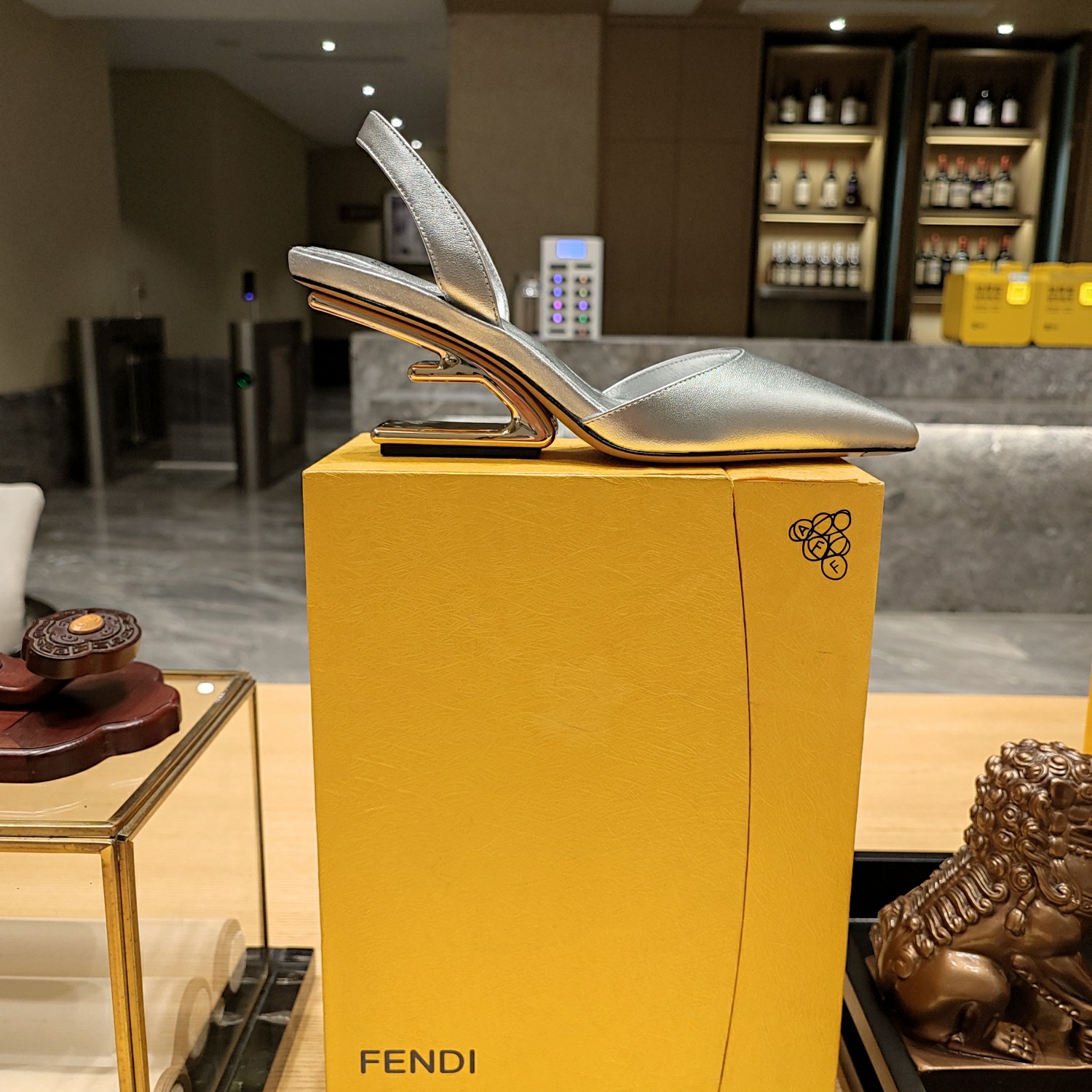 魅力的な フェンディ 靴偽物 ヒール6.5cm レザー 優雅レディ パップス 上質商品 シルバー_4