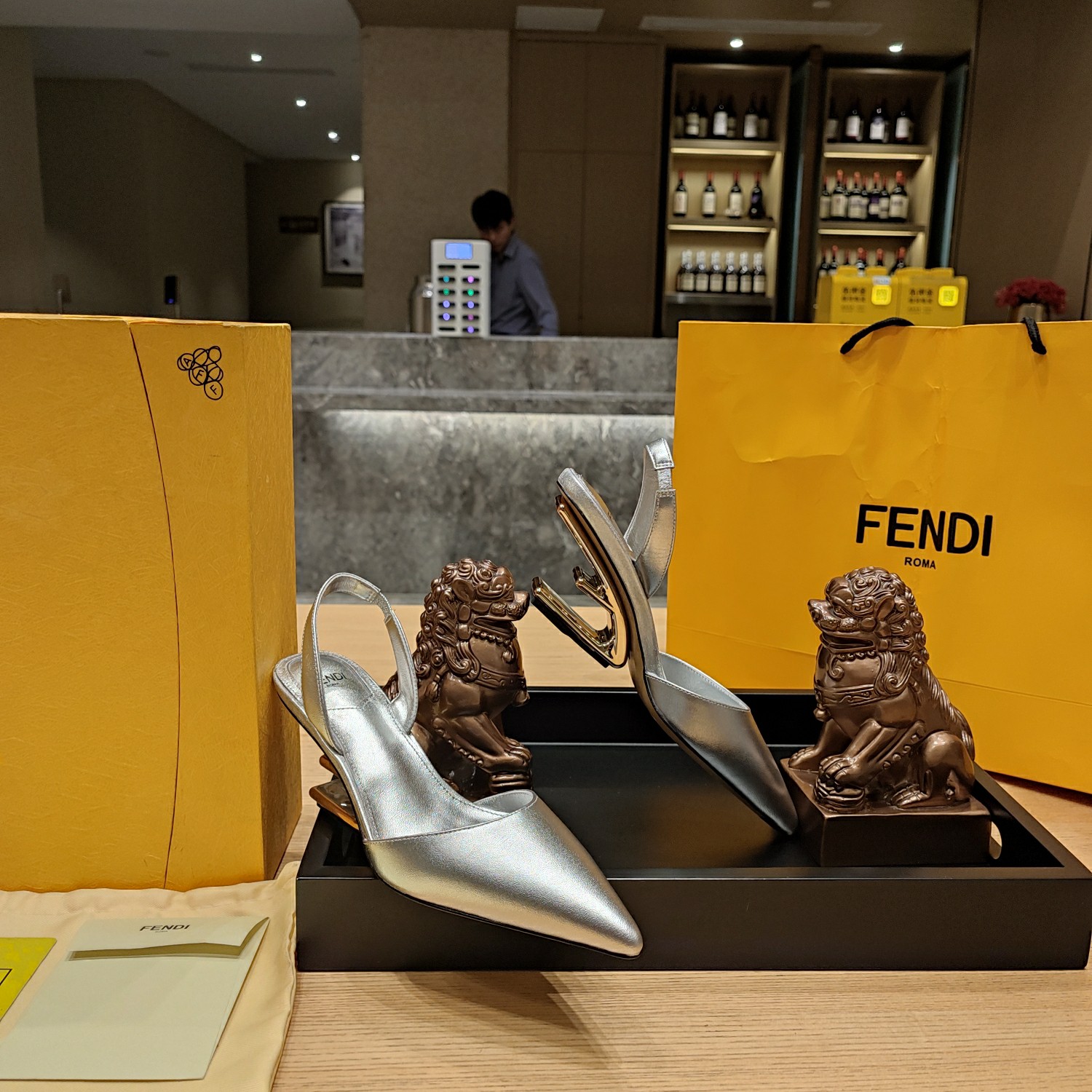 魅力的な フェンディ 靴偽物 ヒール6.5cm レザー 優雅レディ パップス 上質商品 シルバー_5